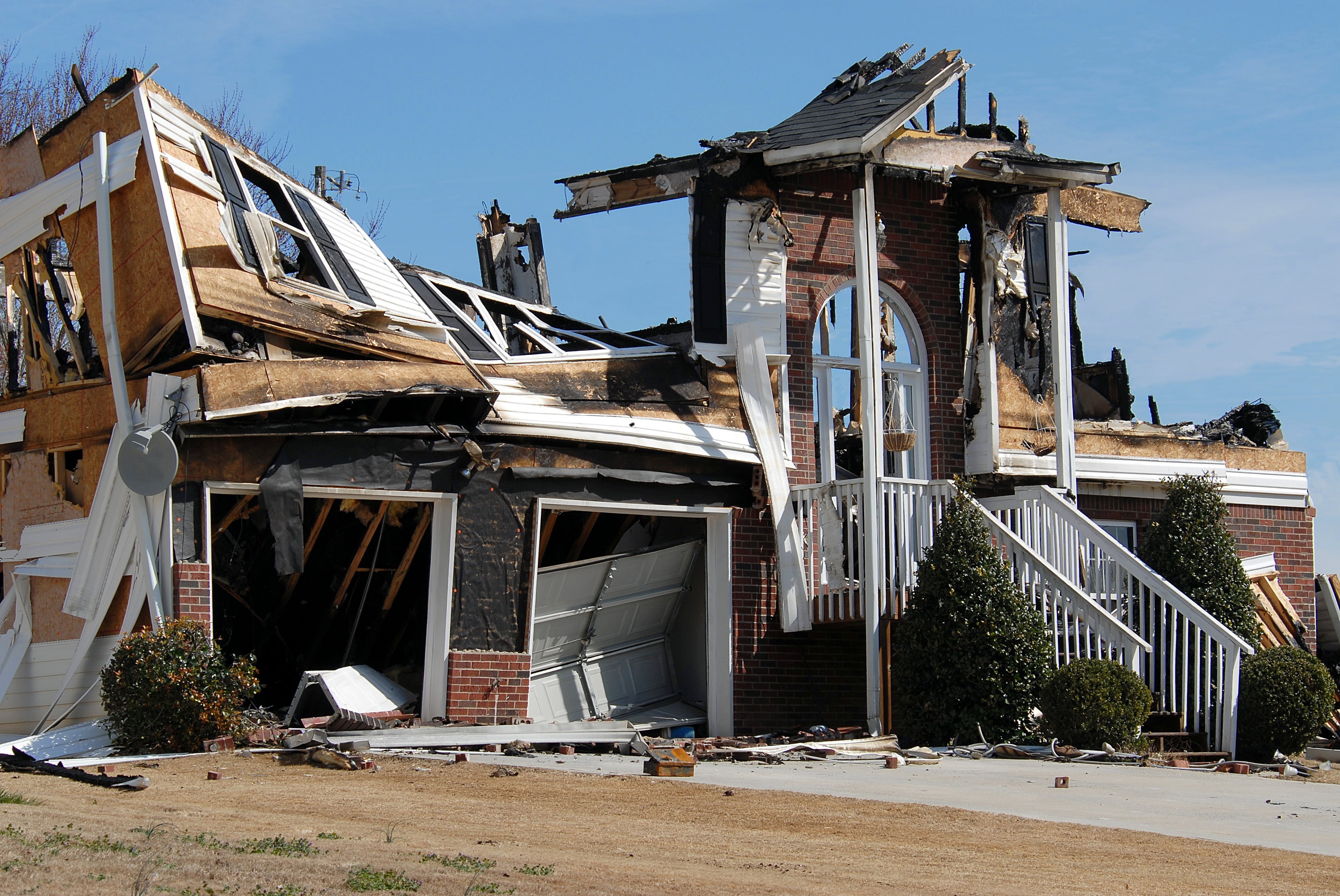 blaze, outdoors, engulfed, white, deterioration, rescue, home, fire, nature, demolished, run-down, sky, house fire, destroy, burned, day, structure, smoke, HD Wallpaper