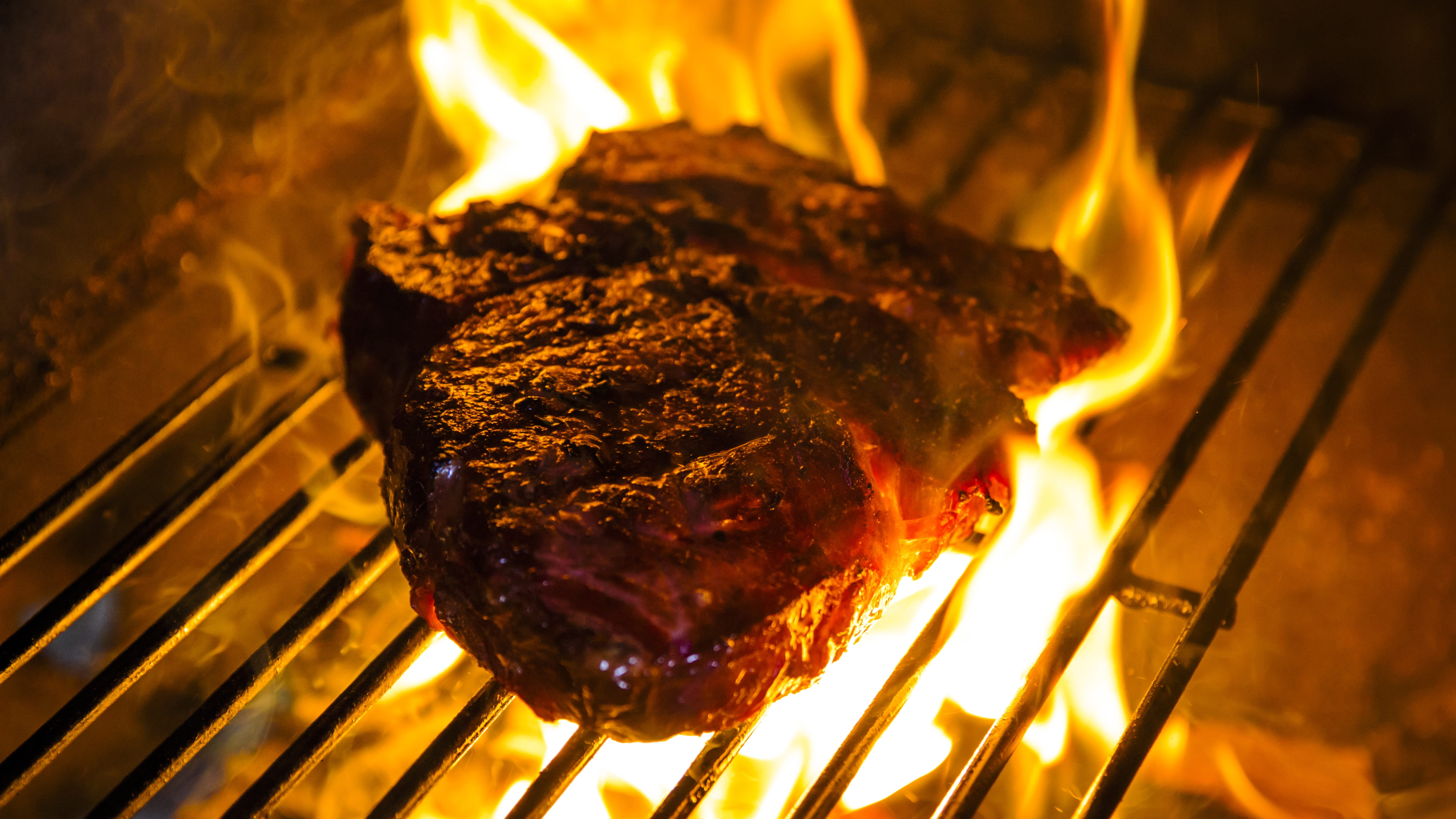fire - natural phenomenon, flame, joy fire, open fire, no people, burning, grill party, adventure, 5K, barbecue, beef, meal, risk, smoke, preparation, HD Wallpaper