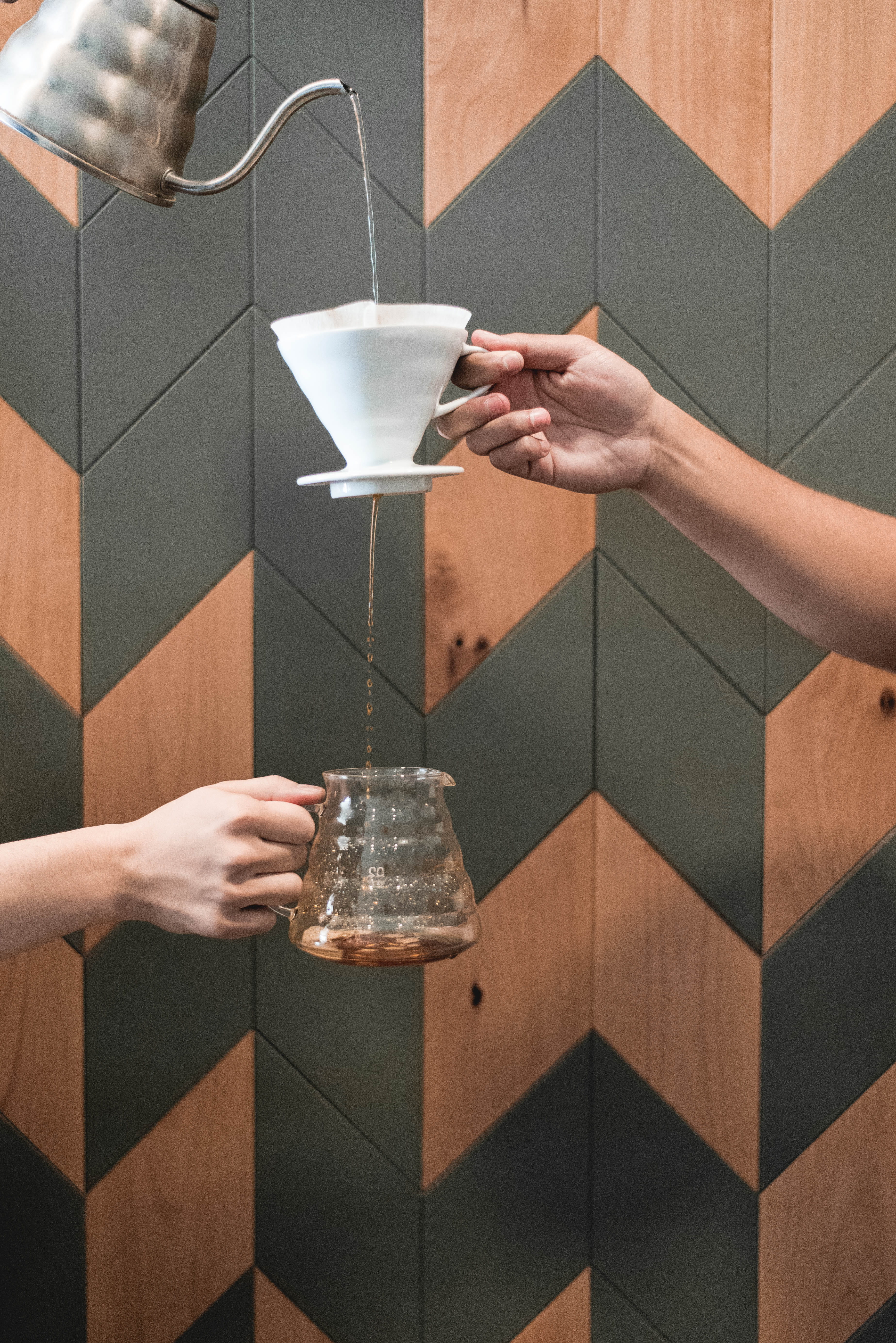 leisure activity, human body part, mug, food and drink, drink, indoors, container, people, midsection, coffee shop, pouring, pour over, lifestyles, holding, Phone HD Wallpaper