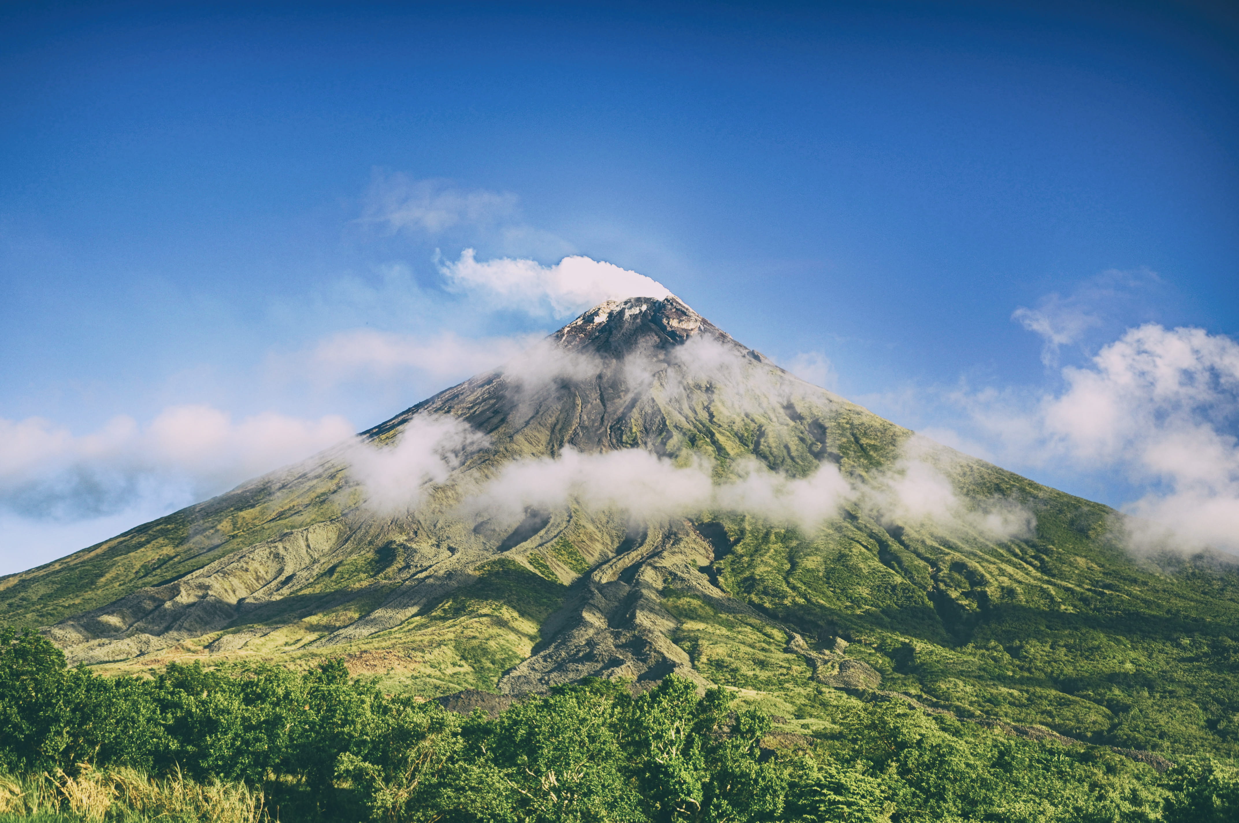 green, 4K, high, cloud, selective, landscape, volcano, beauty in nature, no people, photographed, sky, day, environment, scenics - nature, outdoors, cloud - sky, HD Wallpaper