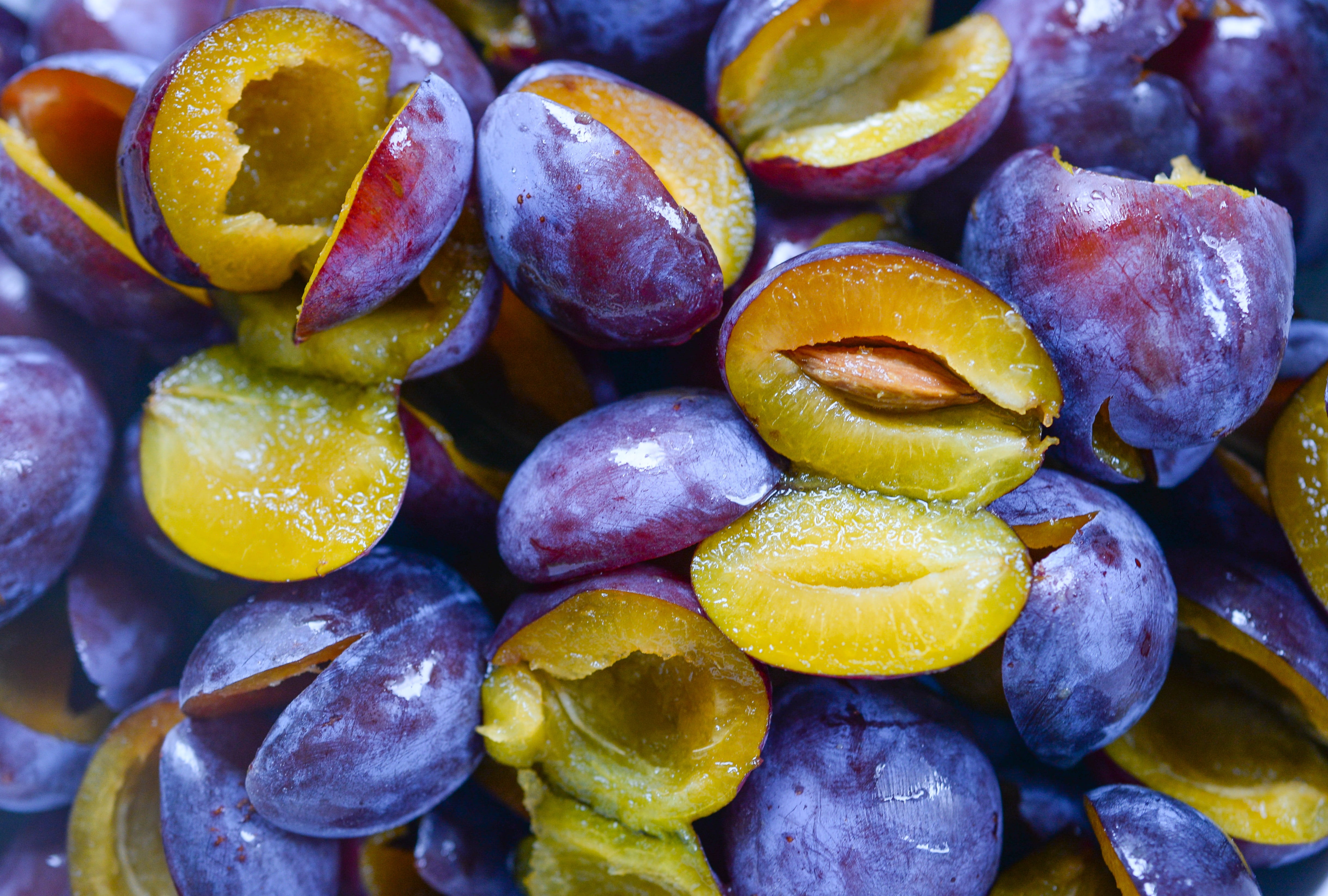 dried fruit, heap, bake, plum, organic, cake, food, still life, dried food, pastries, wellbeing, plums, juicy, nutrition, pie, indoors, 4K, fruity, large group of objects, HD Wallpaper