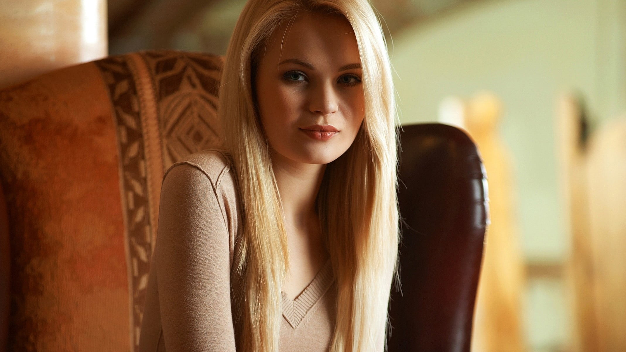beautiful people, relaxation, beauty, indoors, long hair, hair, one person, portrait, fashion, hairstyle, Talia Cherry, adult, young adult, luxury, blonde, HD Wallpaper