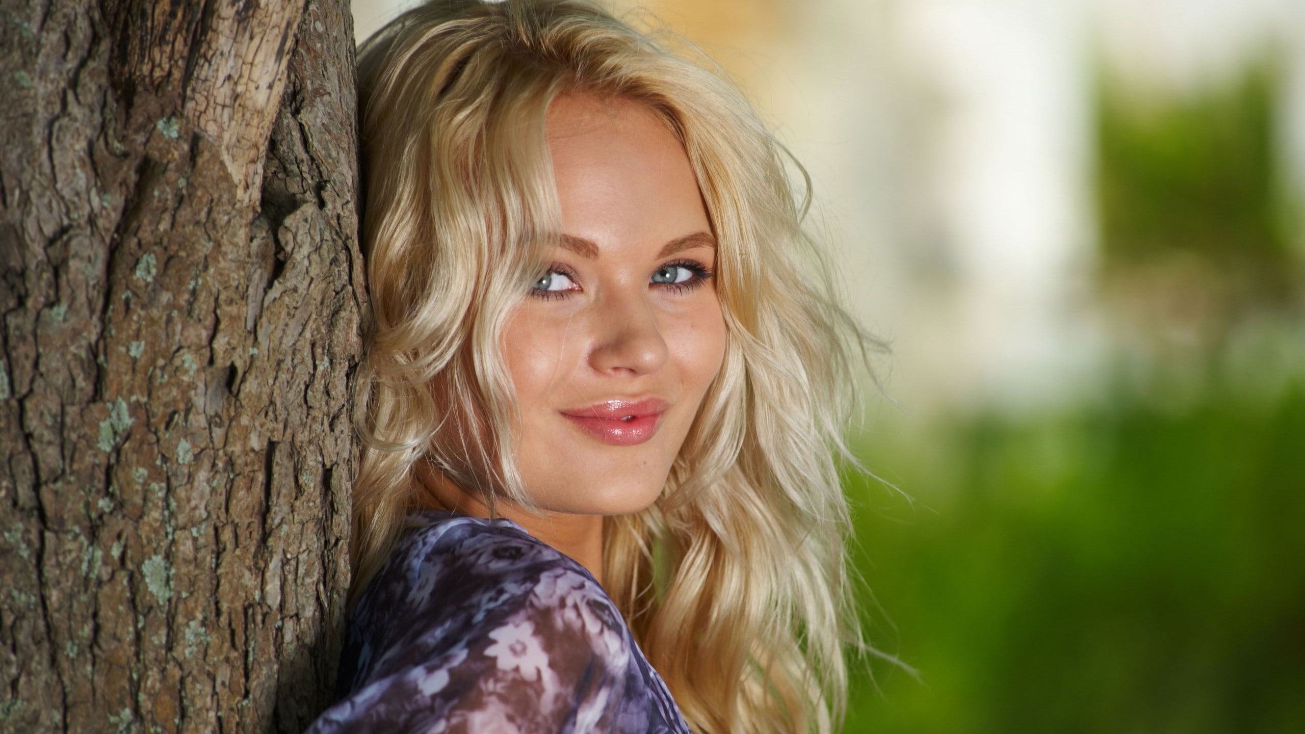 women outdoors, women, Talia Cherry, 2K, smiling, HD Wallpaper