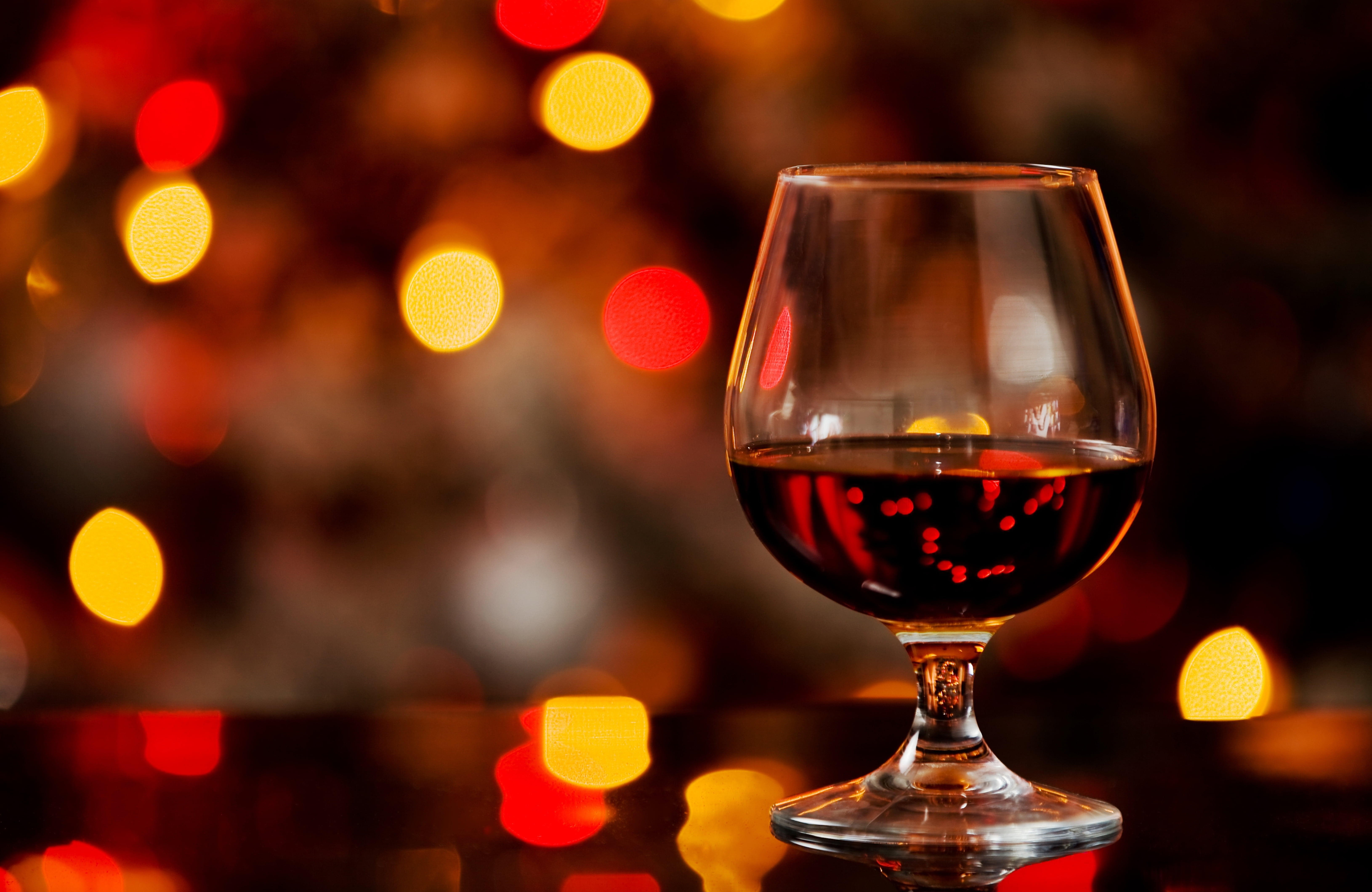 holiday, black Color, defocused, table, celebration, no People, restaurant, elegance, bokeh, liquid, focus on foreground, bar counter, glass, party - Social Event, HD Wallpaper