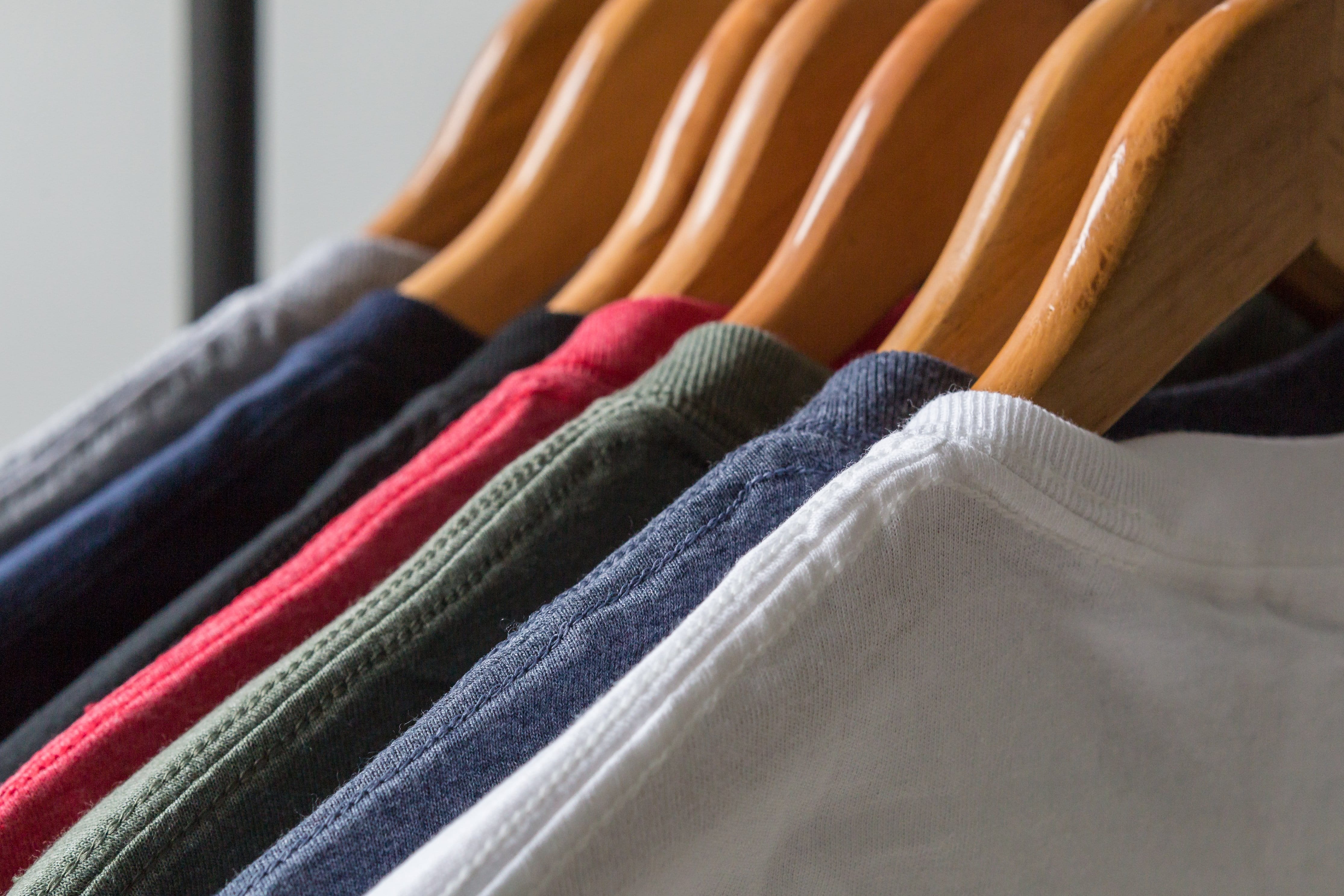 in a row, 4K, store, clothing, textile, Fashion, multi colored, hanging, boutique, indoors, garment, coathanger, photo, close-up, retail, Green, tshirts, HD Wallpaper