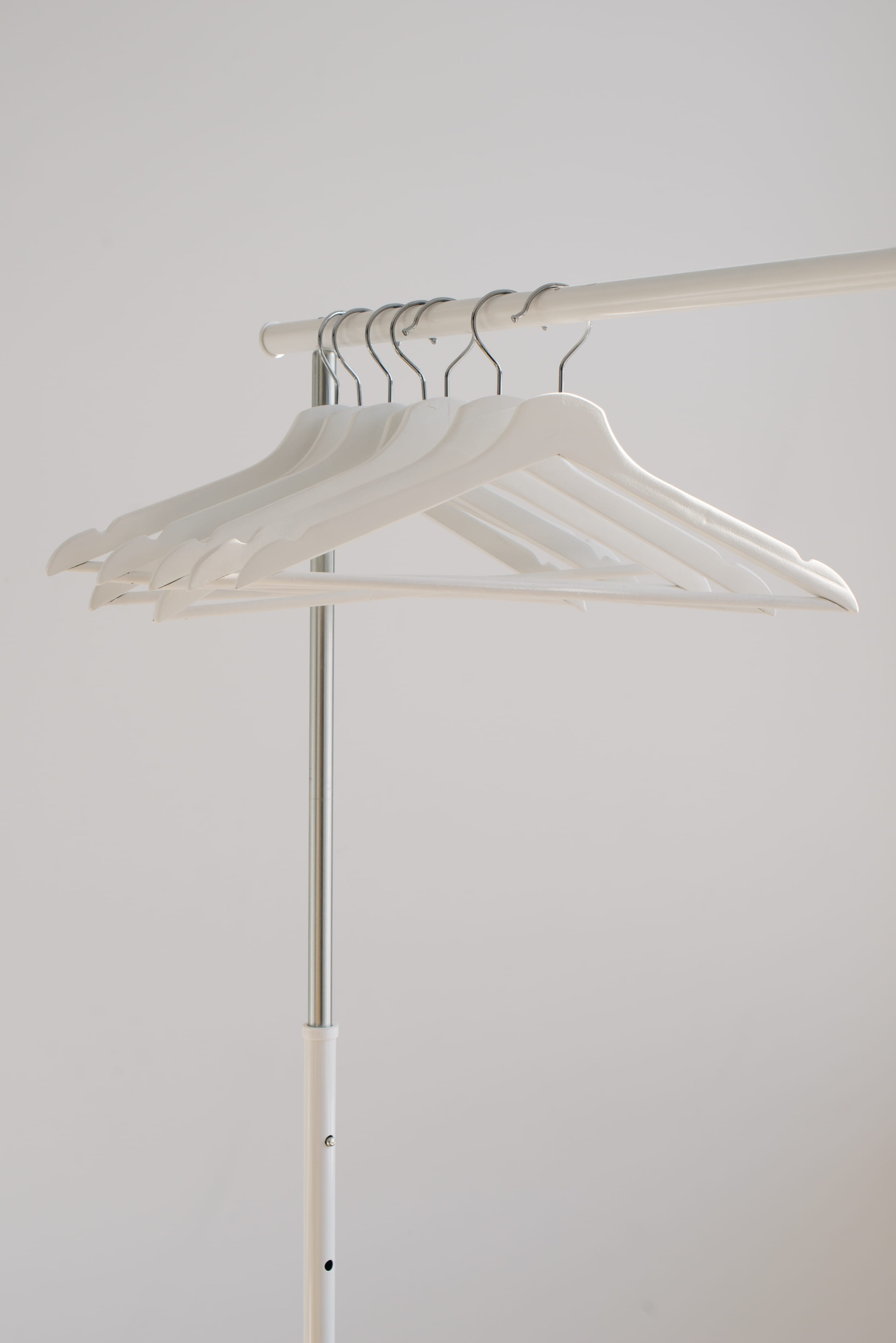 white, empty, rack, hangers, coathangers, simplicity, close-up, metal, studio shot, single object, six, rail, coathanger, white color, clothes, no people, Phone HD Wallpaper