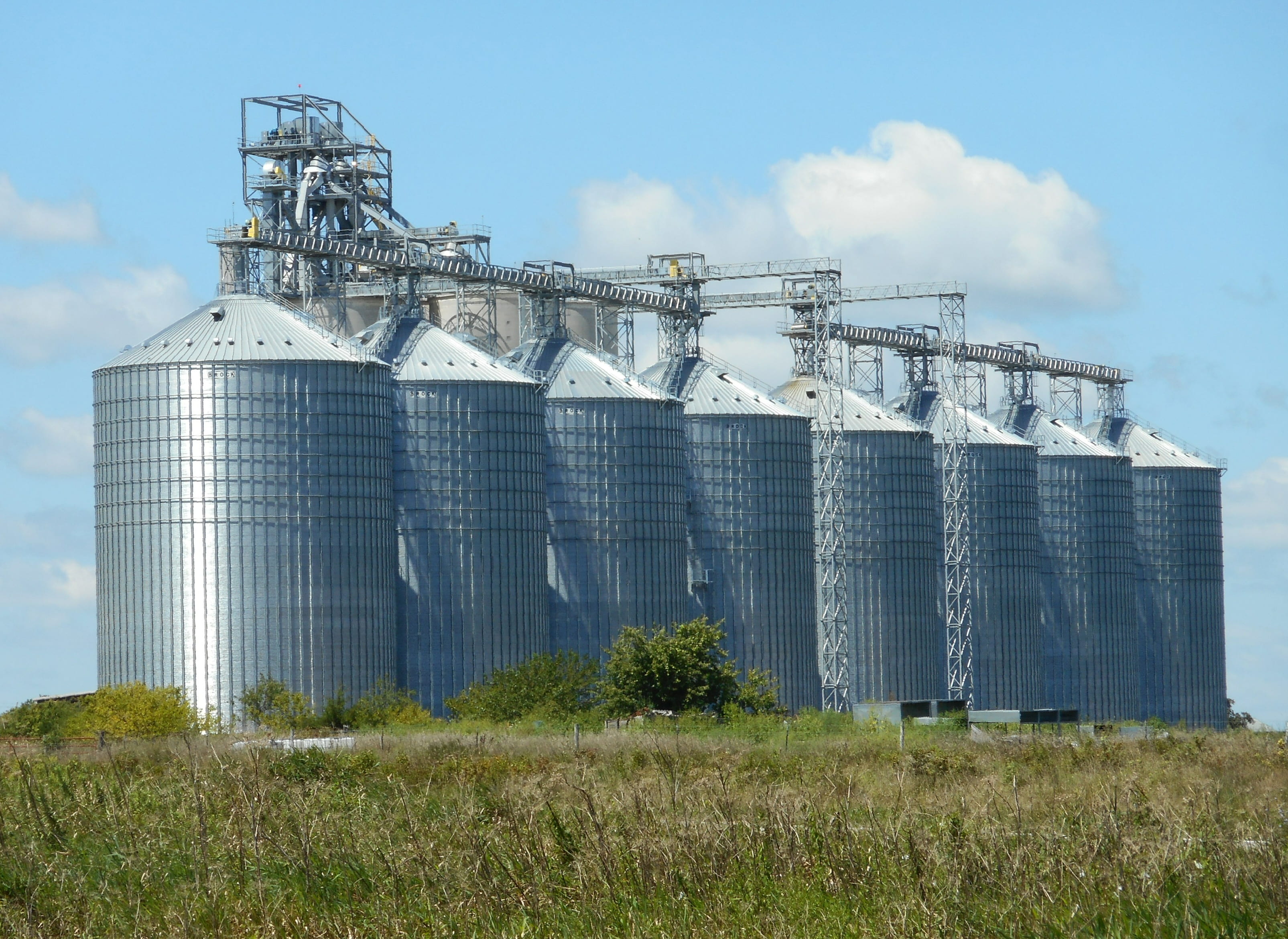 fuel and power generation, agriculture, industrial, low angle view, architecture, no people, gray, land, silver colored, industry, silos, 2K, cloud - sky, HD Wallpaper
