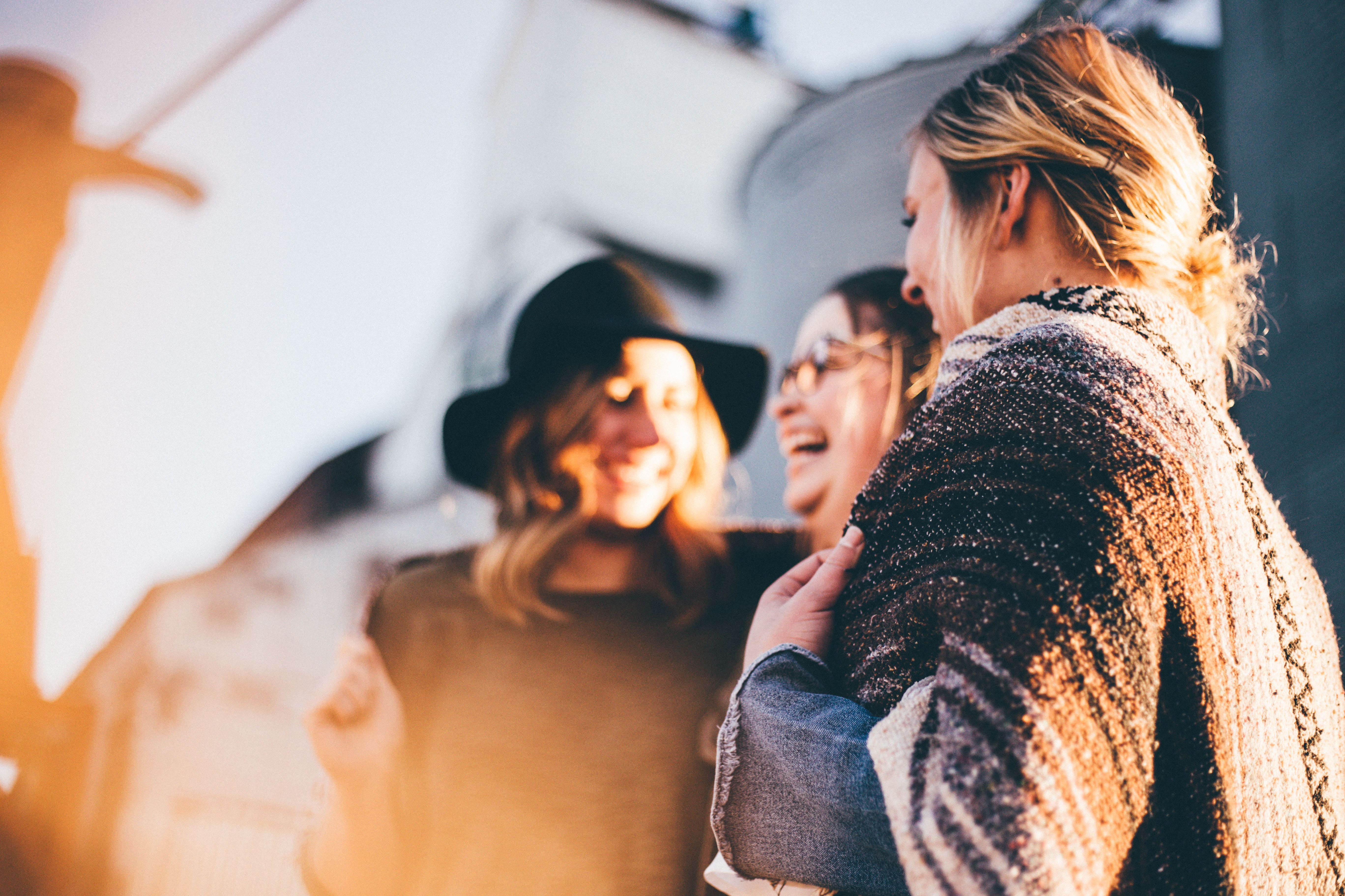 friends, adult, happy, women, talking, three, fun, group of people, friendship, clothing, couple - relationship, 5K, teenager, men, smiling, togetherness, HD Wallpaper