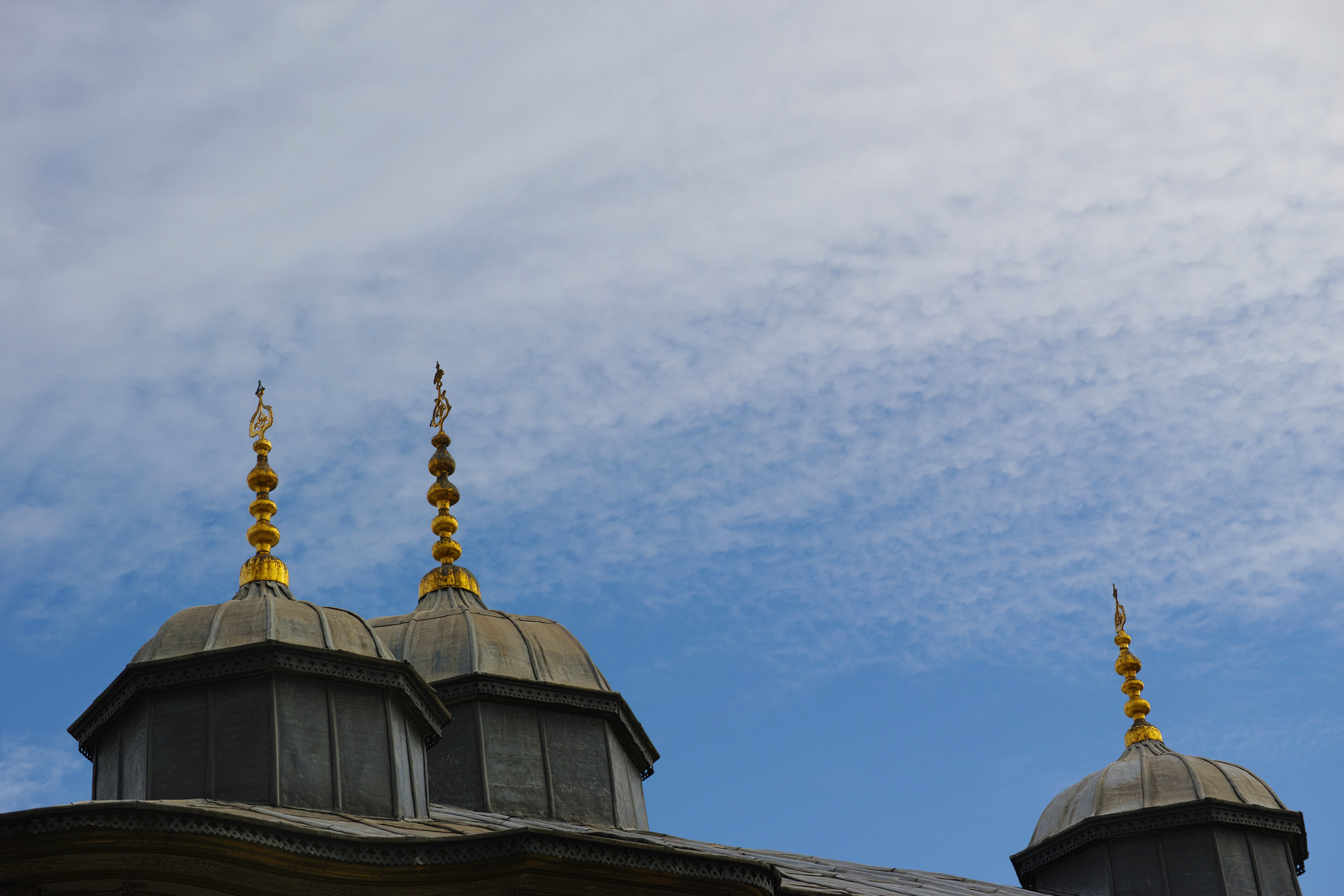 cami, sky, buildings, ottoman, no people, fountain, background, peace, outdoor, faith, high, turkey, low angle view, high section, perspective, the minarets, HD Wallpaper