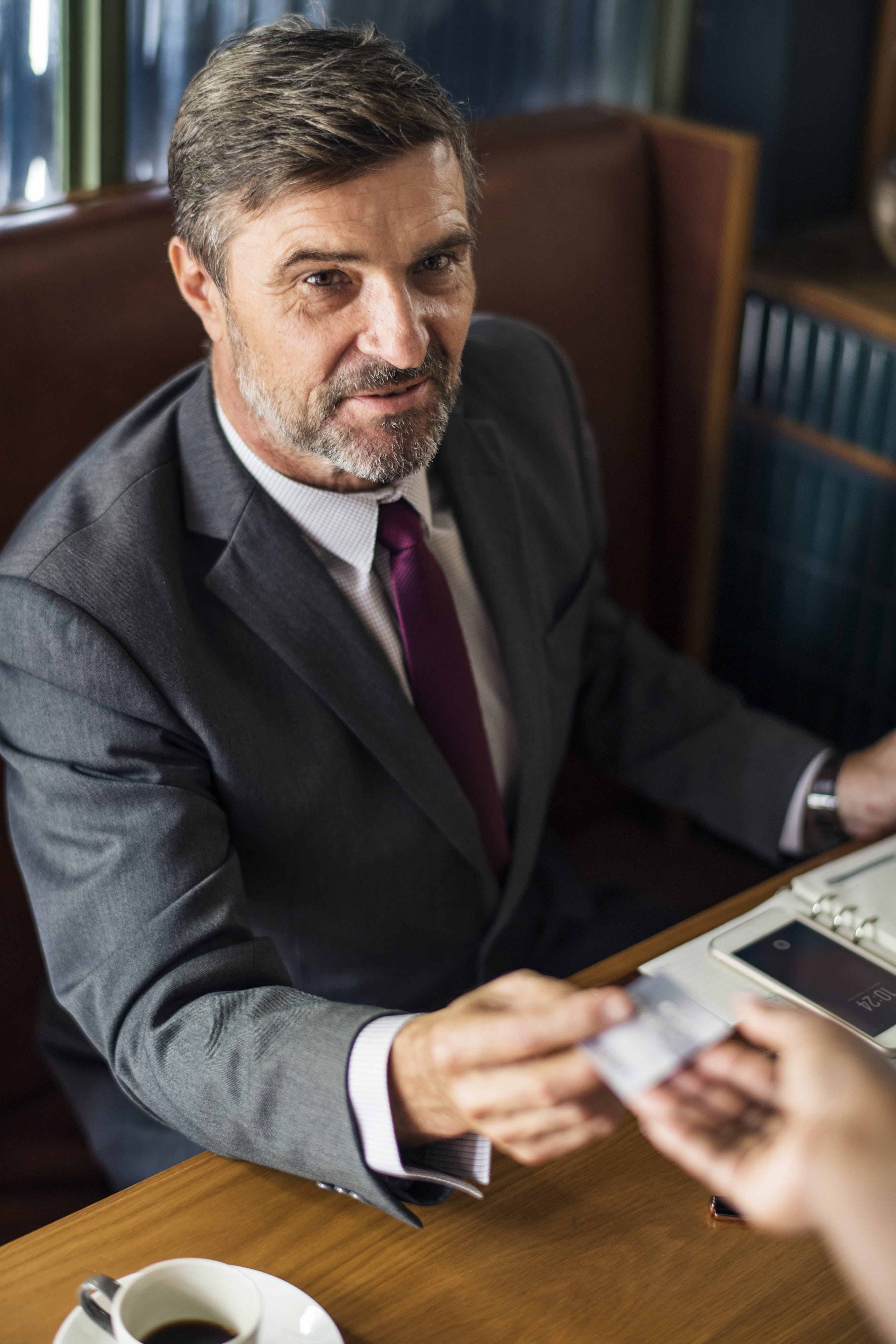 businessman, man, deal, business person, coffee shop, table, african, agreement, agenda, congratulating, american, males, indoors, card, real people, mature men, Phone HD Wallpaper
