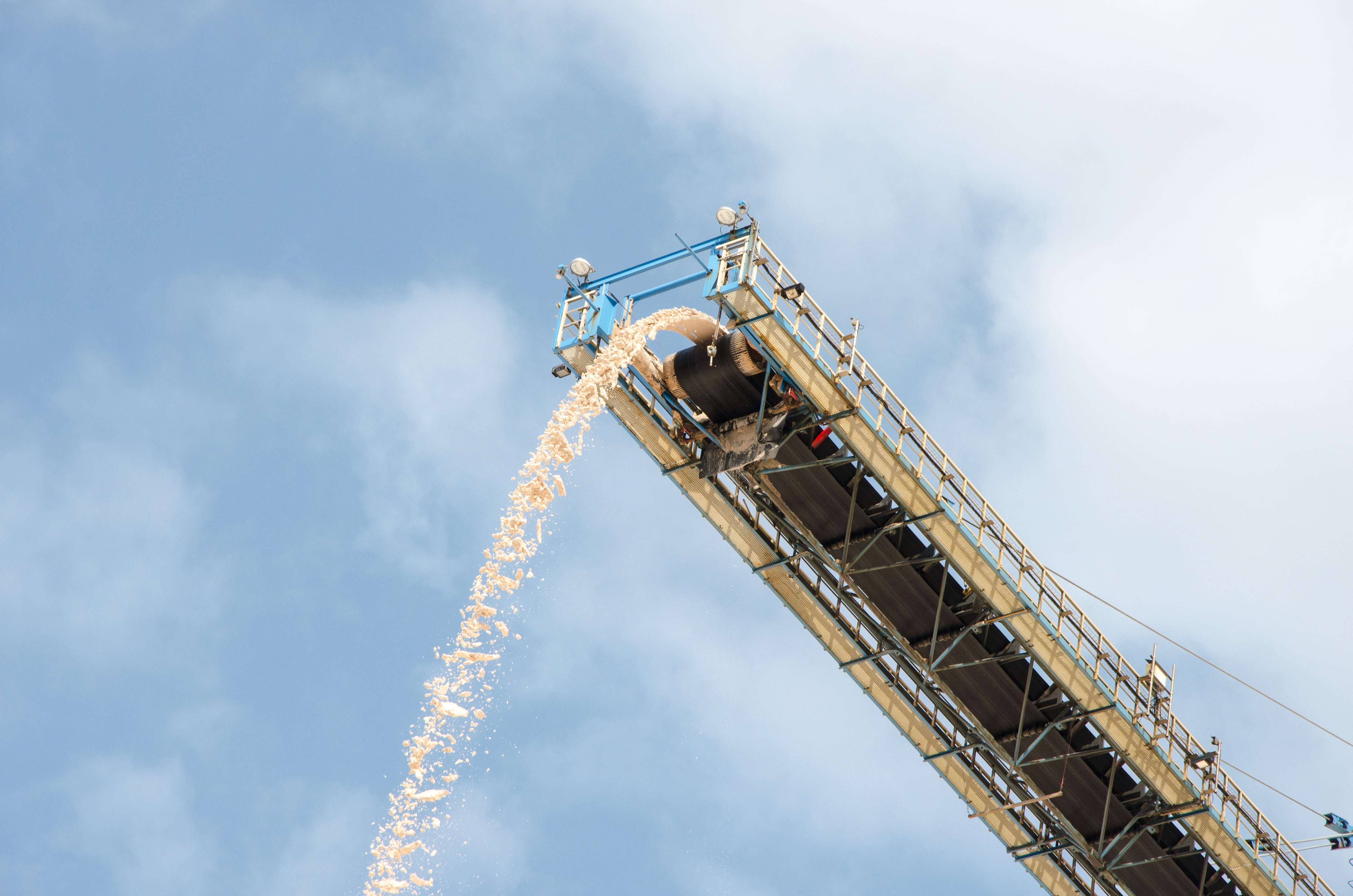 industrial equipment, conveyor belt, industrial salt, 4K, smoke - physical structure, metal, fertilizer, dump, sand, salt mining, low angle view, tall - high, HD Wallpaper