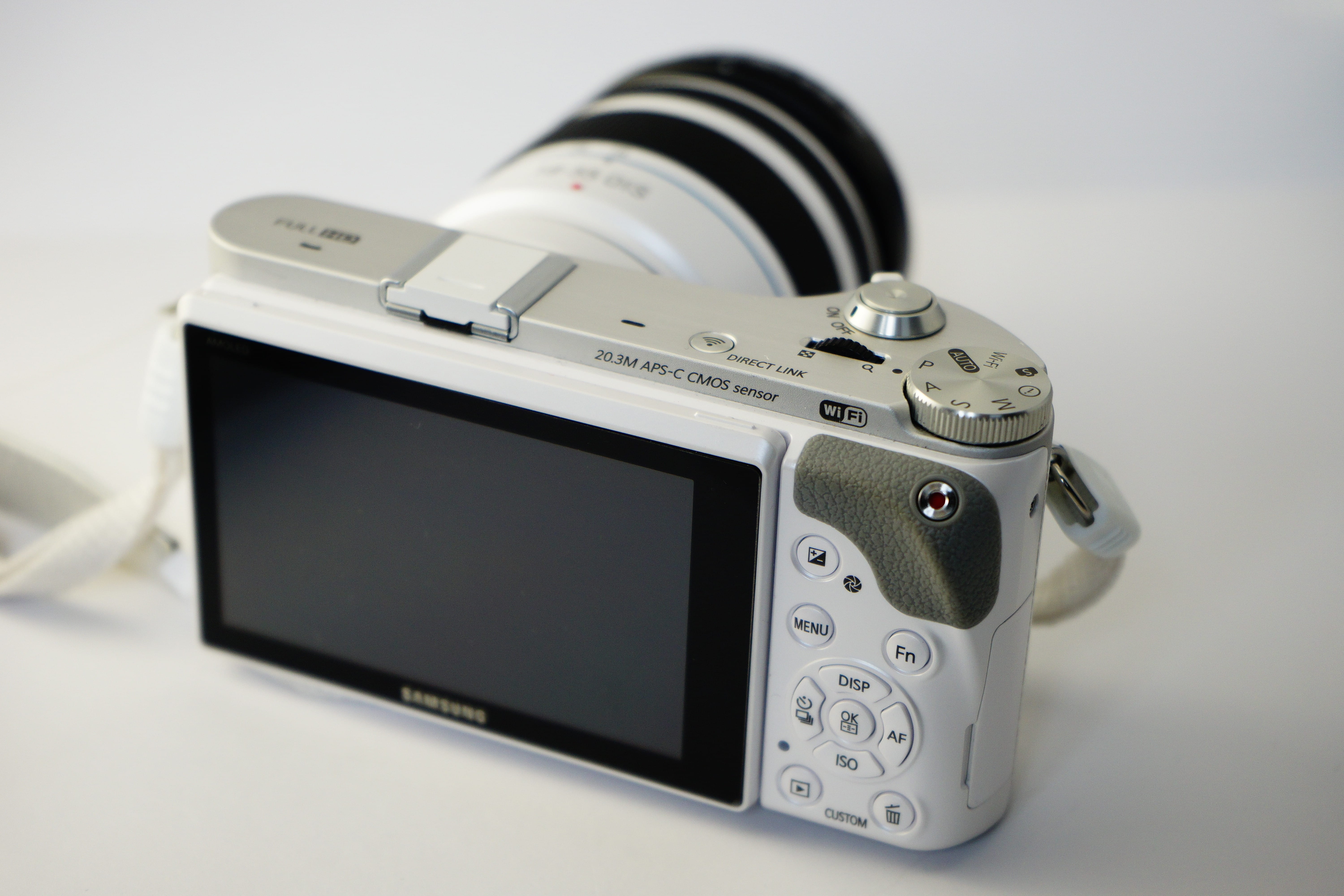 digital camera, white, studio shot, monitor, wireless technology, photograph, Display, Monitor, zoom, elegant, old, equipment, still life, dial, 5K, functions, HD Wallpaper