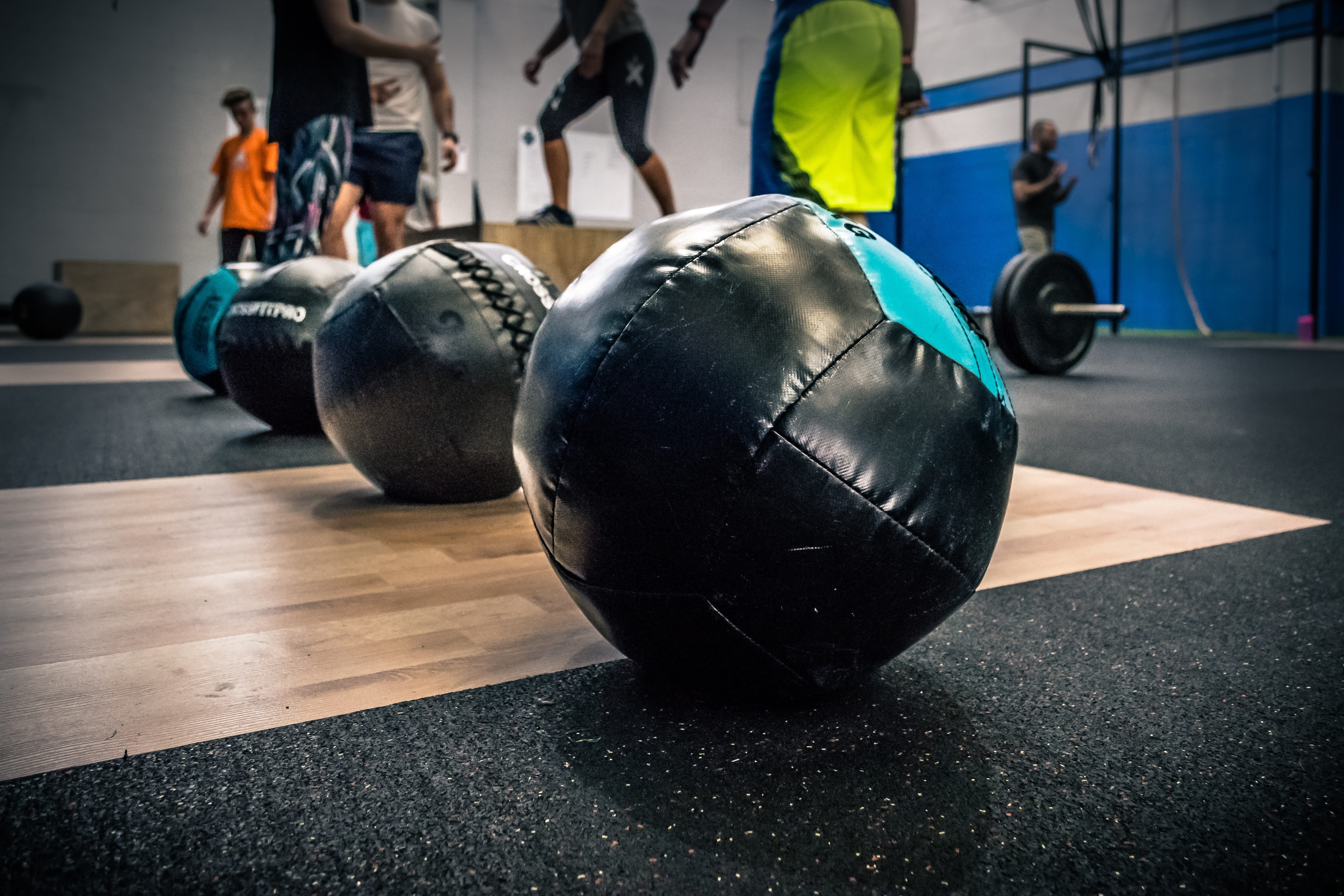 sports, box, athlete, crossfit, fitness, indoors, medicinal alon, weight training, 5K, strength, exercise equipment, challenge, weight, strong, new life, HD Wallpaper