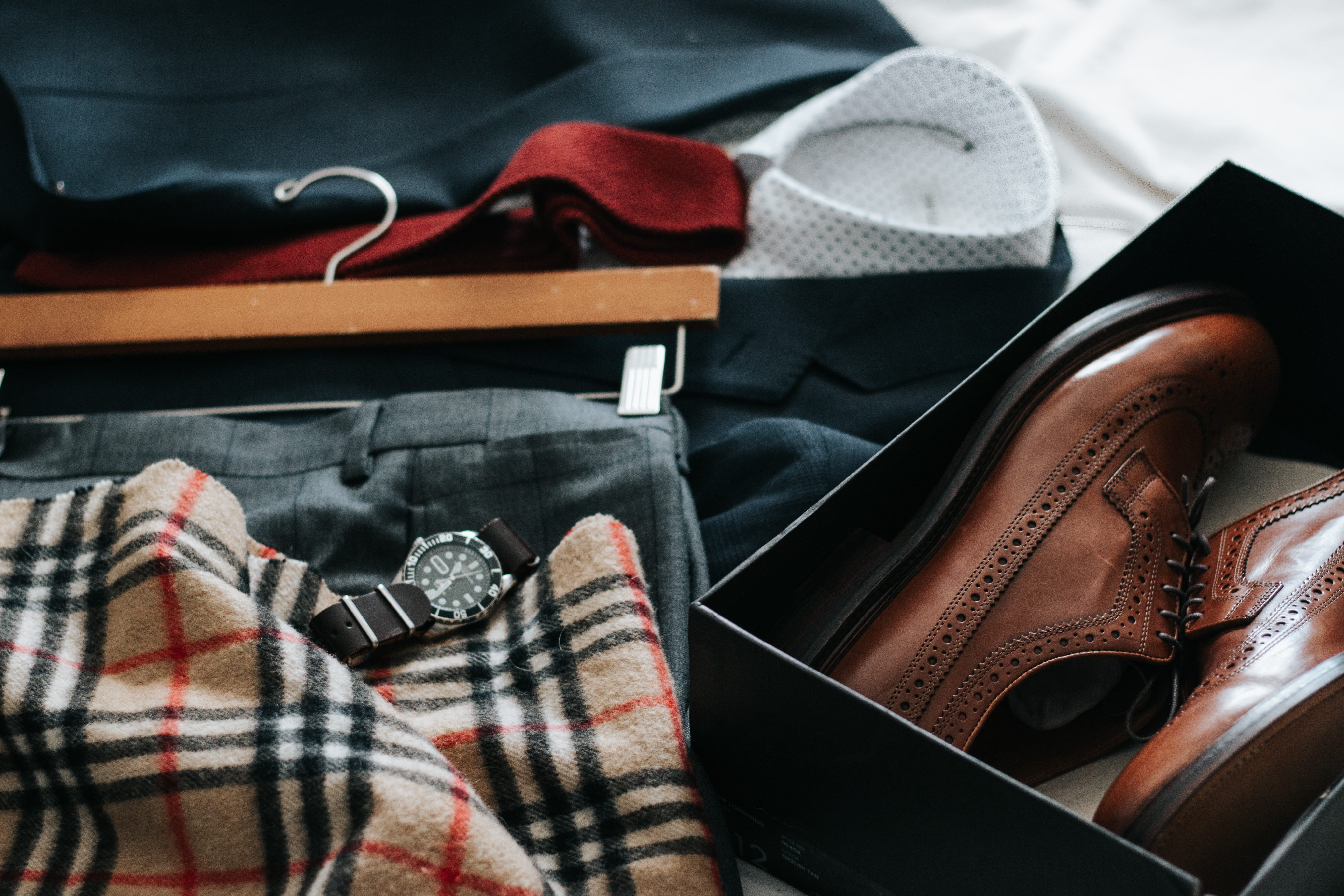 5K, personal accessory, preparation, close-up, tshirt, lifestyle, shoe, casual clothing, client, pair, indoors, fashion, interview, webinar, burberry, HD Wallpaper