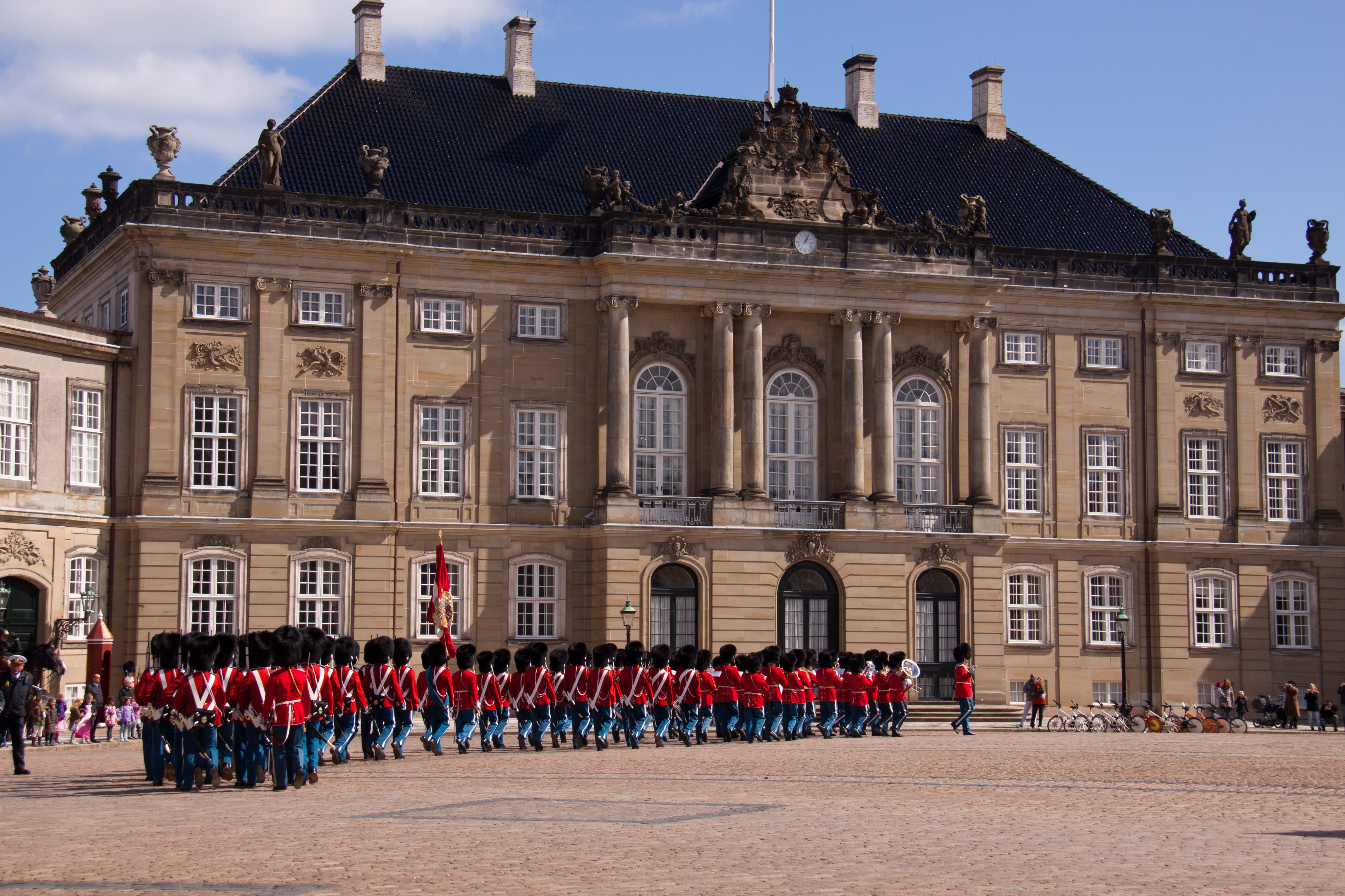government, sky, queen, nature, tourism, group of people, the past, royal, castle, mansion, built structure, building, architecture, sightseeing, guardsman, HD Wallpaper