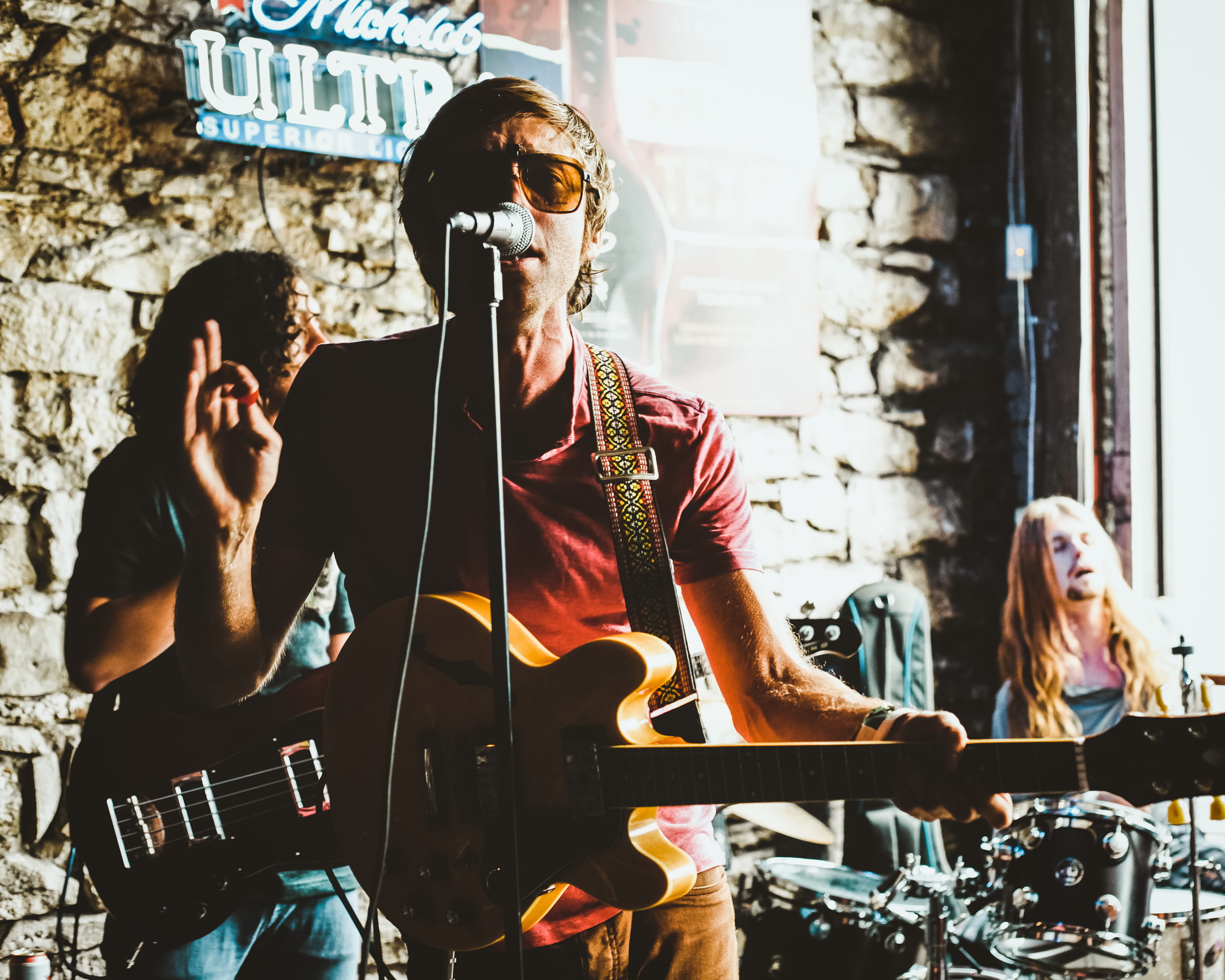 performer, street Musician, band, glasses, communication, adults only, music, young men, fashion, playing, two people, popular Music Concert, casual clothing, HD Wallpaper