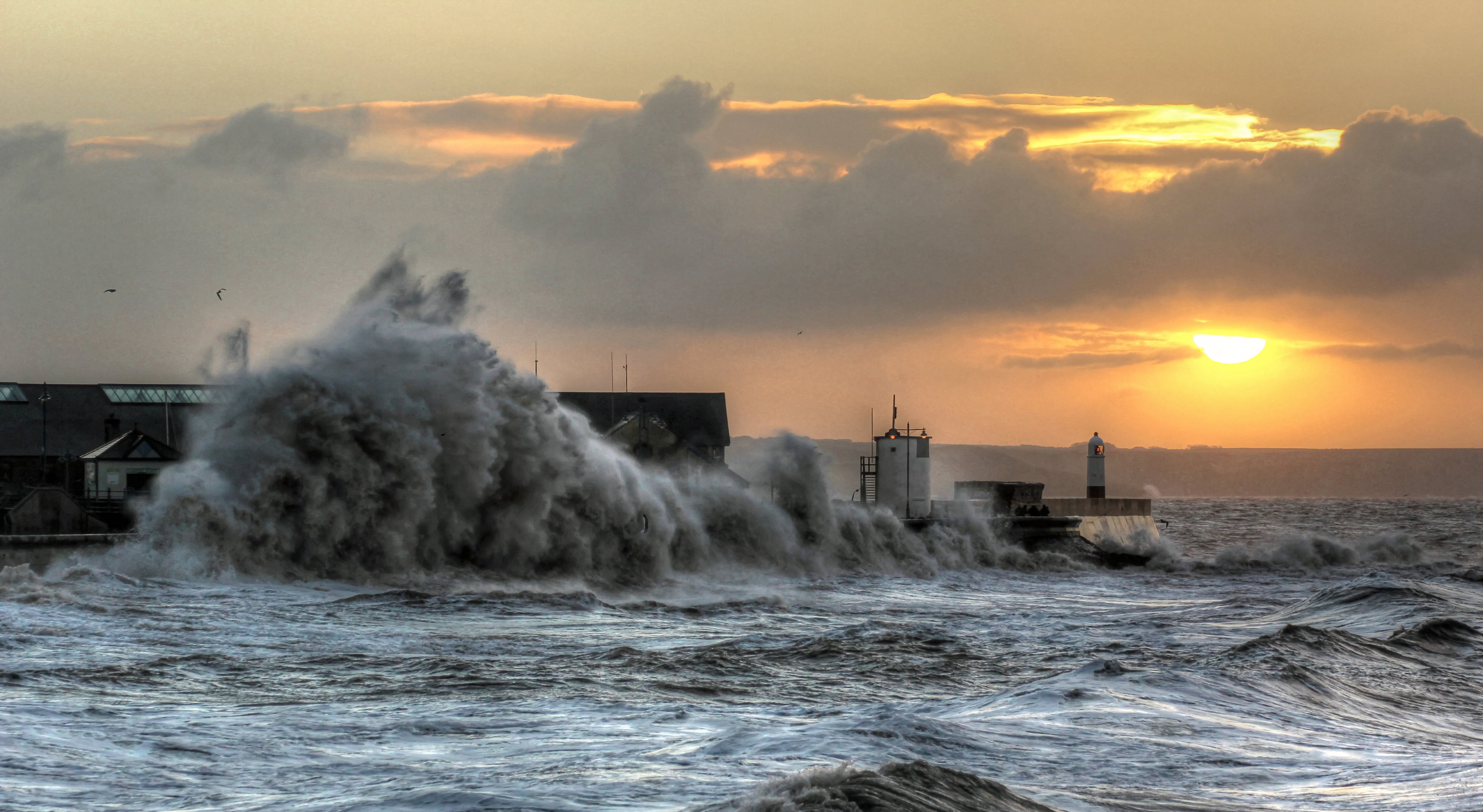 cloud - Sky, sea, F/4, power, Coastal, photo, 5K, nature, Waves, water, Lighthouses, weather, crashes, Big, wind, danger, Tamron, lighthouse, porthcawl, HD Wallpaper