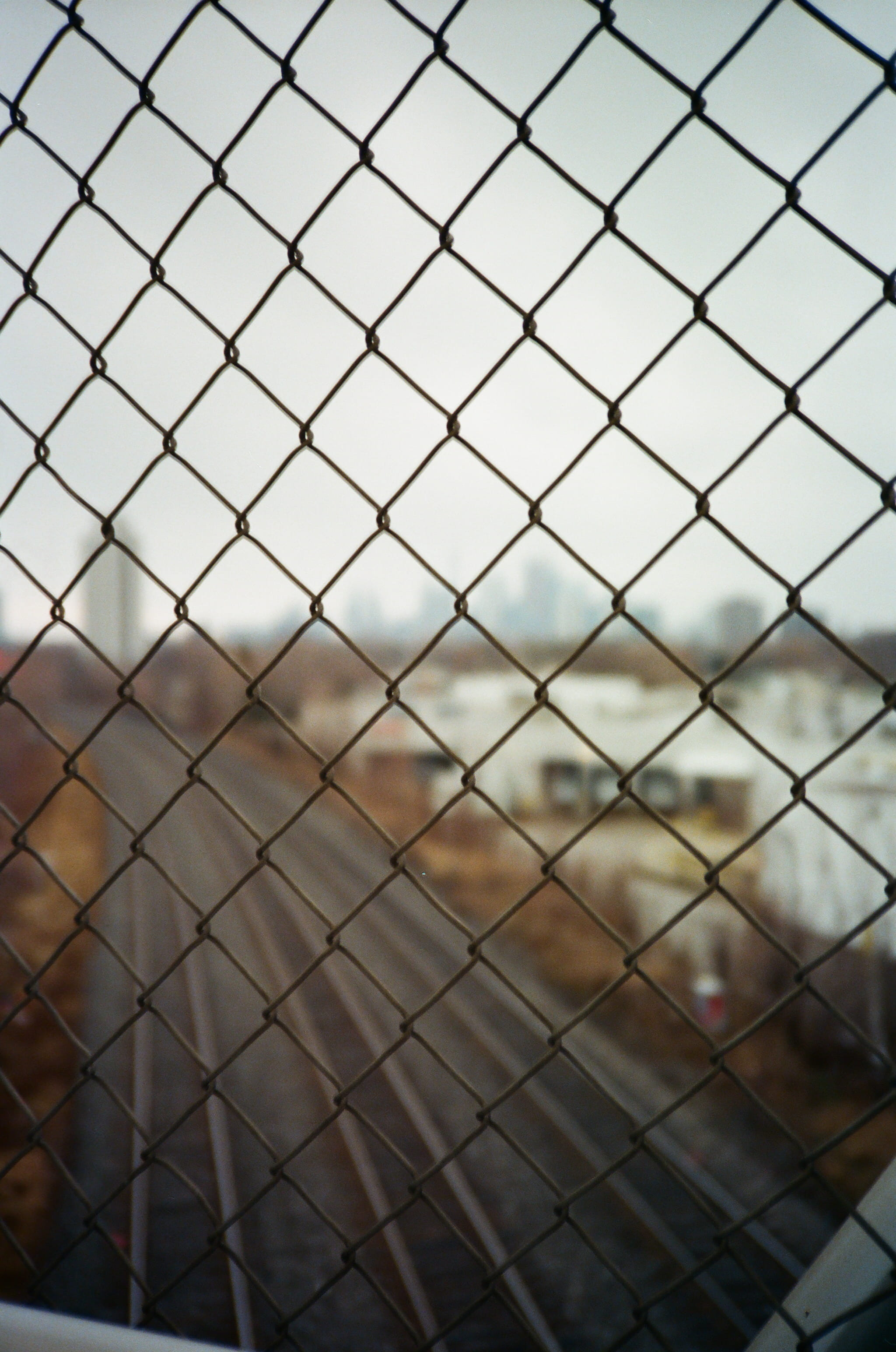 protection, chainlink fence, outdoors, metal, boundary, backgrounds, sport, close-up, barrier, nature, fence, focus on foreground, safety, crisscross, film, Phone HD Wallpaper