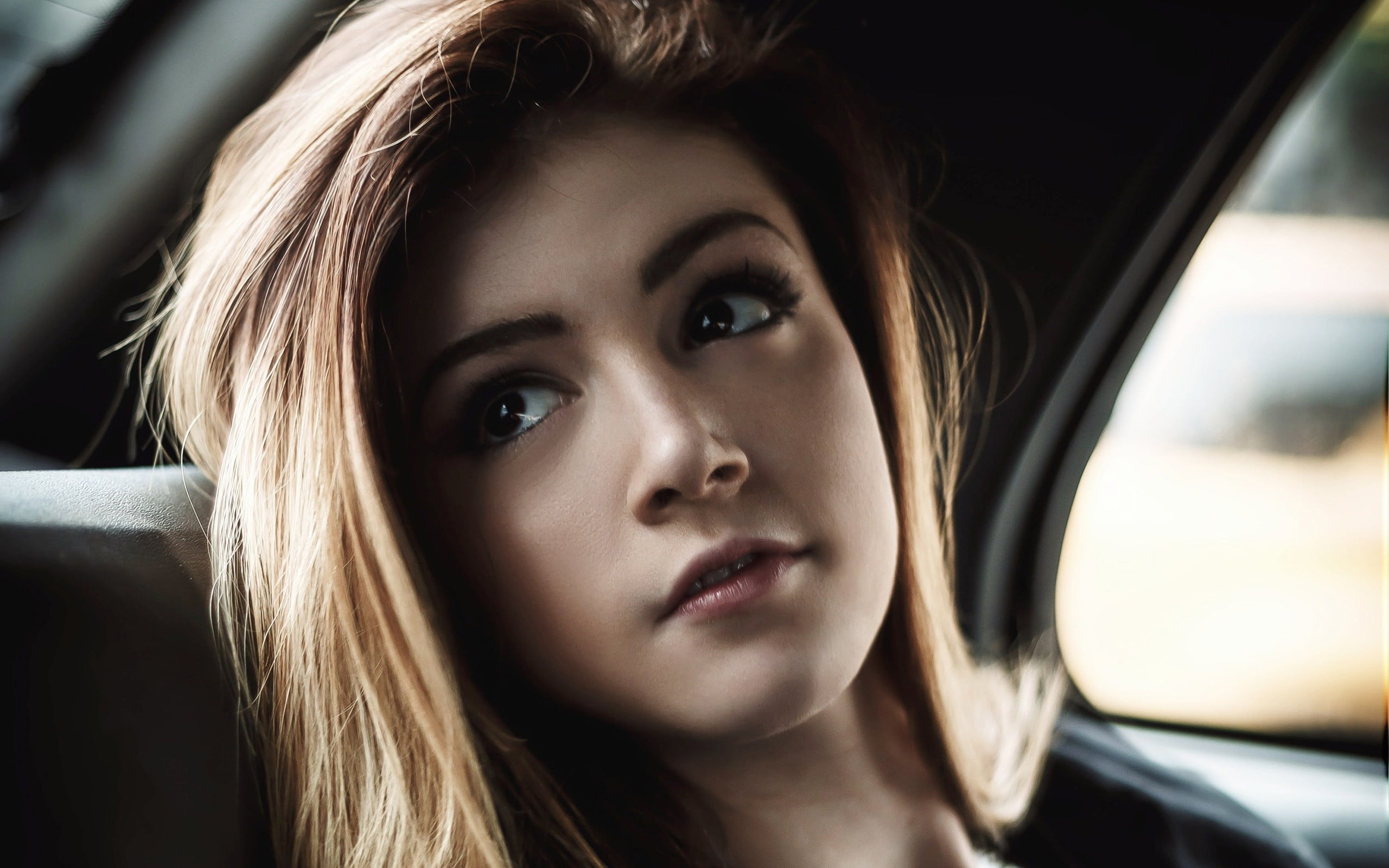 looking at camera, band, celebrity, long hair, beautiful woman, contemplation, depression - sadness, lipstick, one person, music, human face, blond hair, HD Wallpaper
