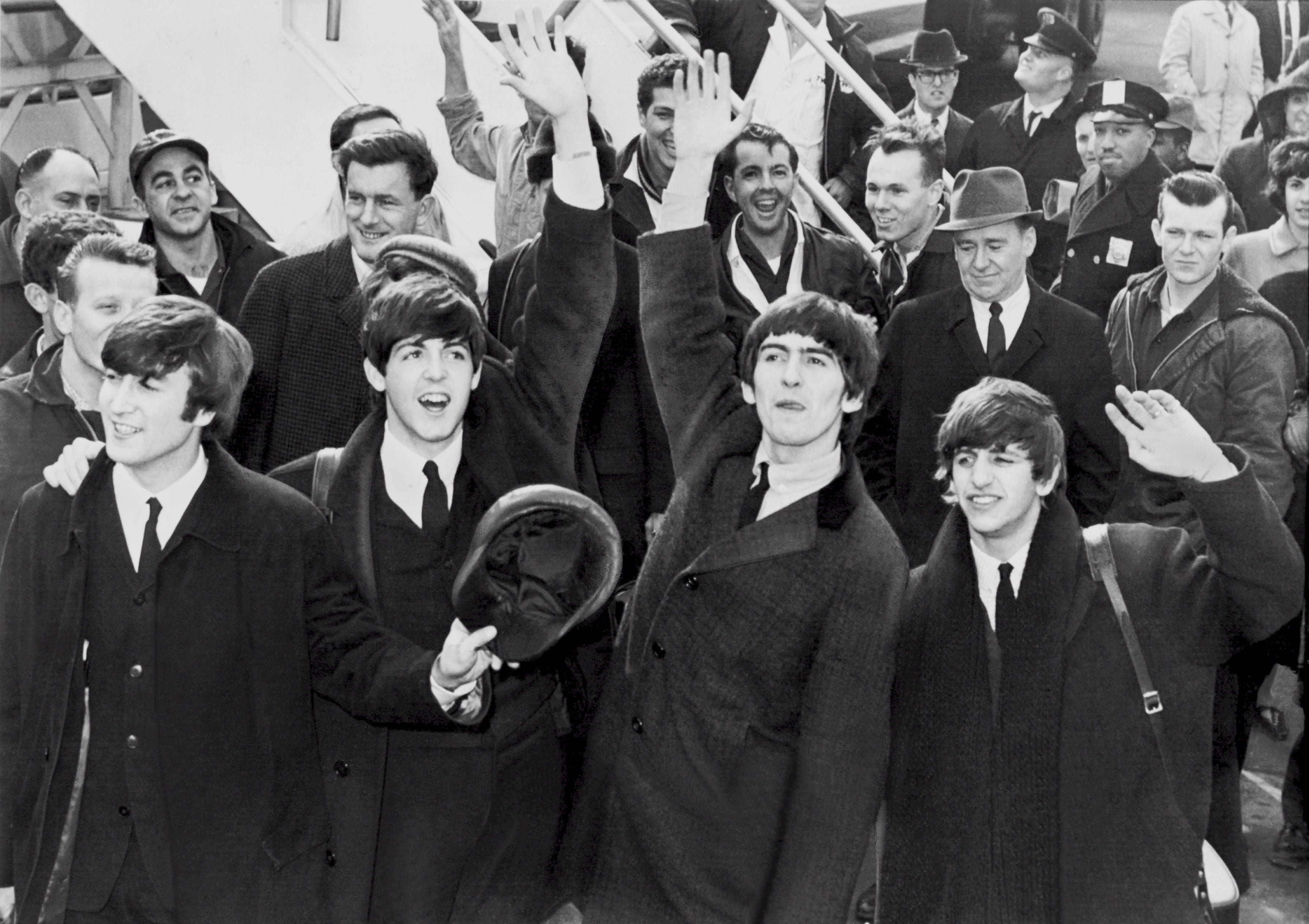 in a row, music, 2K, women, event, arts culture and entertainment, crowd, ringo starr, february 7, group, group of people, george harrison, standing, government, HD Wallpaper