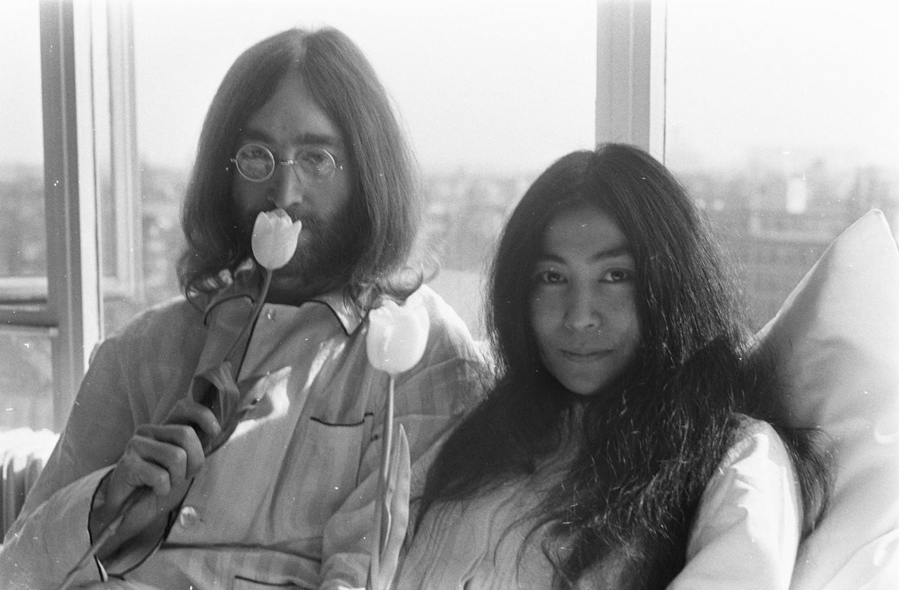 togetherness, protestors, two people, couple, window, long hair, portrait, musician, lifestyles, hairstyle, front view, Yoko Ono, Amsterdam, real people, HD Wallpaper