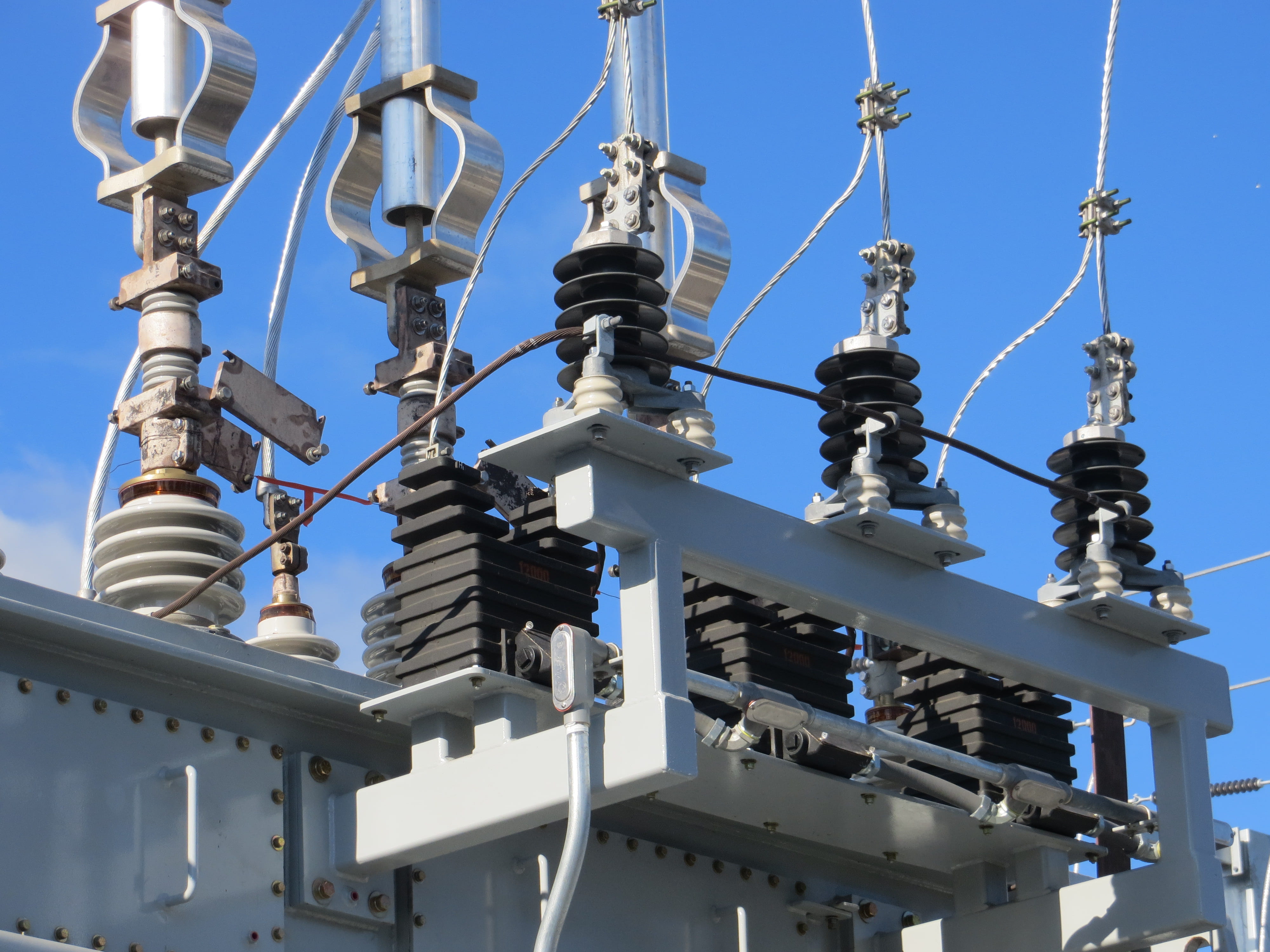 electrical equipment, sunlight, building exterior, metal, silicon valley power, architecture, no people, outdoors, gray, global communications, technology, HD Wallpaper