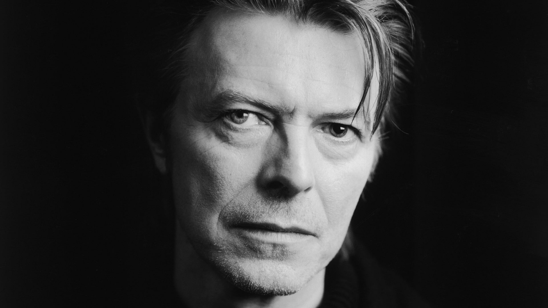 studio shot, looking at camera, close-up, monochrome, musician, men, David Bowie, males, human face, 1080P, adult, celebrity, one person, headshot, portrait, HD Wallpaper