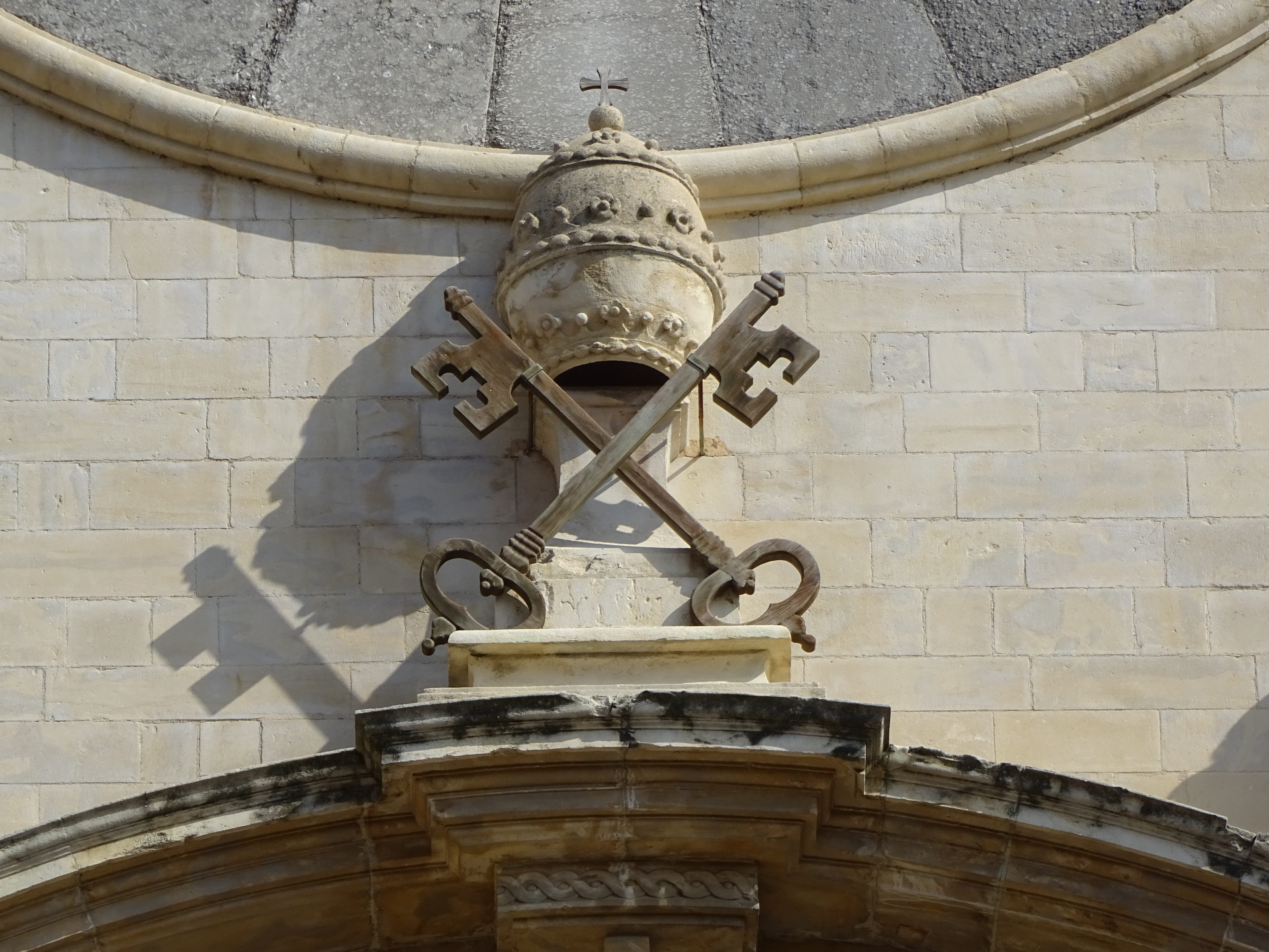 wall, travel destinations, metal, vic, keys, architecture, outdoors, old, travel, building exterior, art and craft, building, cathedral, sculpture, no people, HD Wallpaper