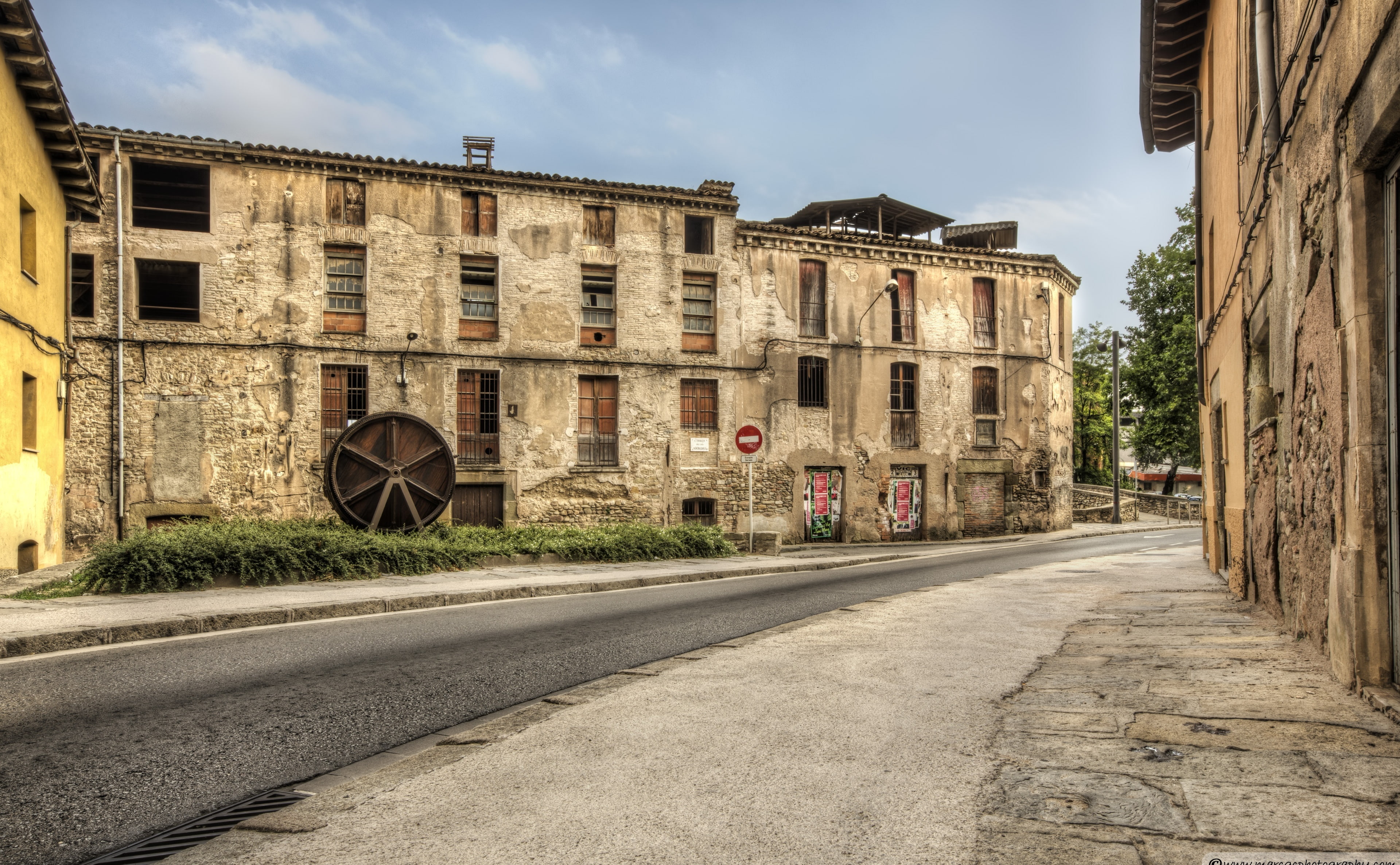 tanneries, transportation, nature, old, long, catalonia, direction, street, vic, architecture, house, Spain, the way forward, cloud - sky, 4K, built structure, HD Wallpaper