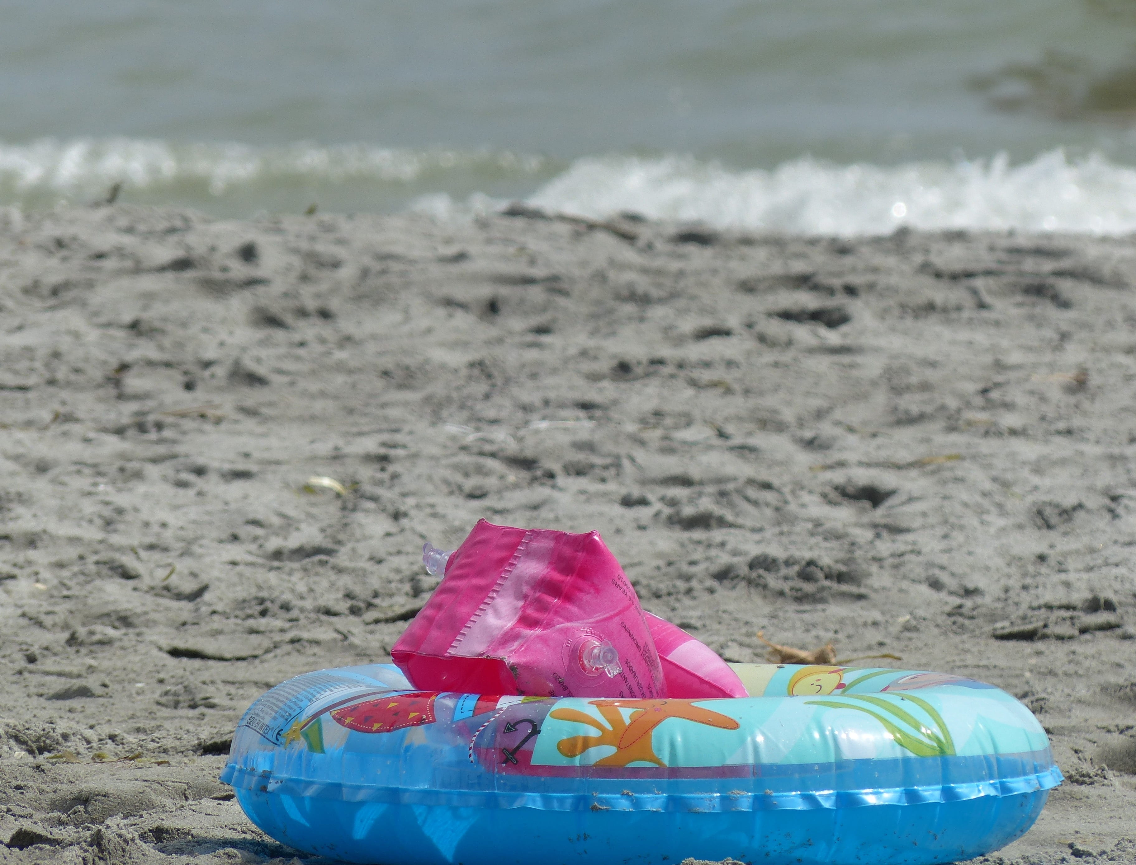cuff, 2K, day, close-up, childhood, inflatable, toy, buoy, security, blue, holiday, child, land, bottle, plastic, bathing, focus on foreground, wave, bucket, HD Wallpaper