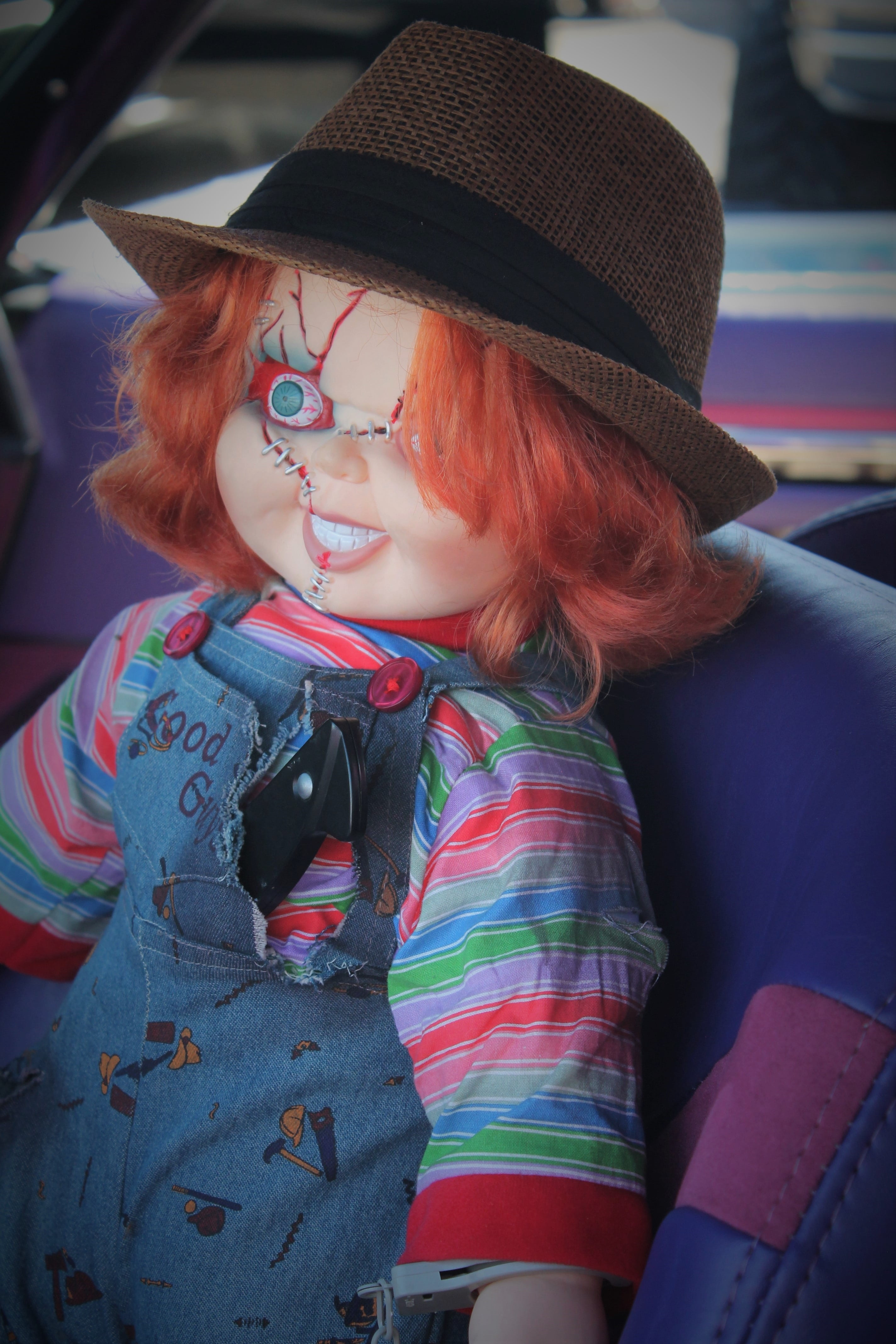 possessed, sitting, creature, legend, looking at camera, ghost hunting, treat, hat, otherdimensional beings, halloween carnival, decoration, celebrate, Phone HD Wallpaper
