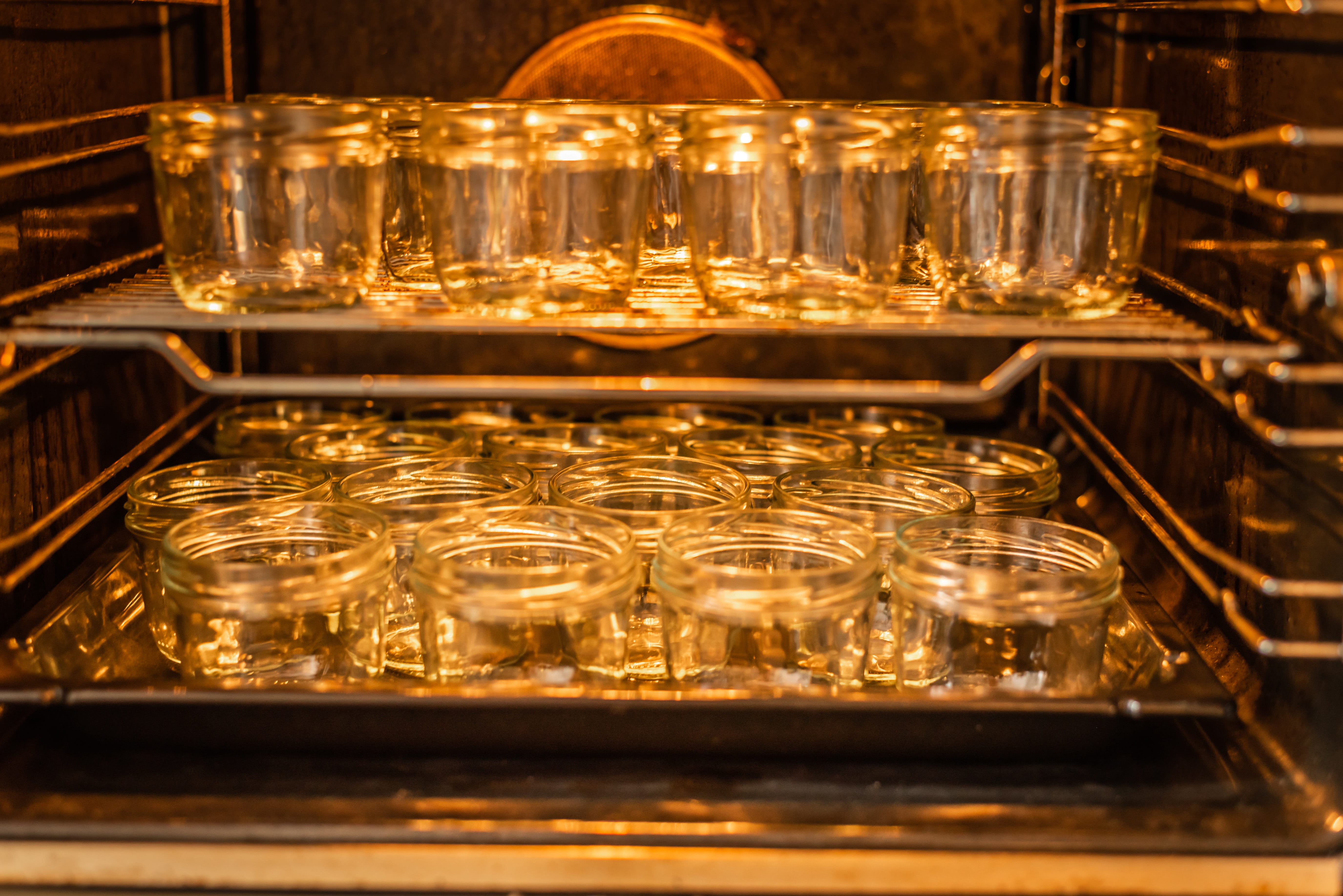table, tray, household equipment, order, 5K, gold colored, indoors, drinking glass, no people, lighting equipment, metal, glass - material, large group of objects, HD Wallpaper