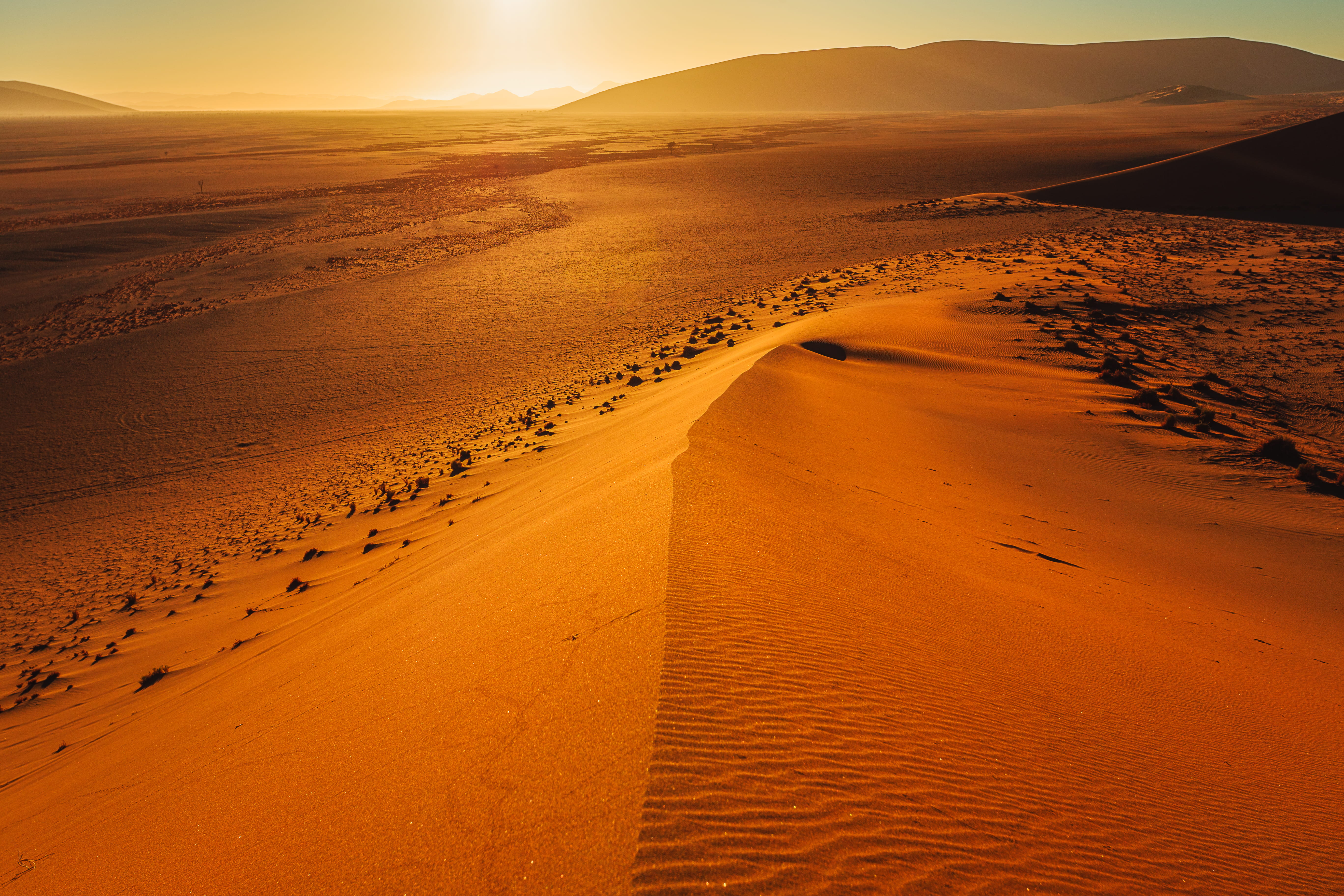 horizon, no people, sky, arid climate, sand, sand dune, wanderlust, mountain, sunrise, sossusvlei, landscape, land, explore, outdoors, dunes, adventure, HD Wallpaper
