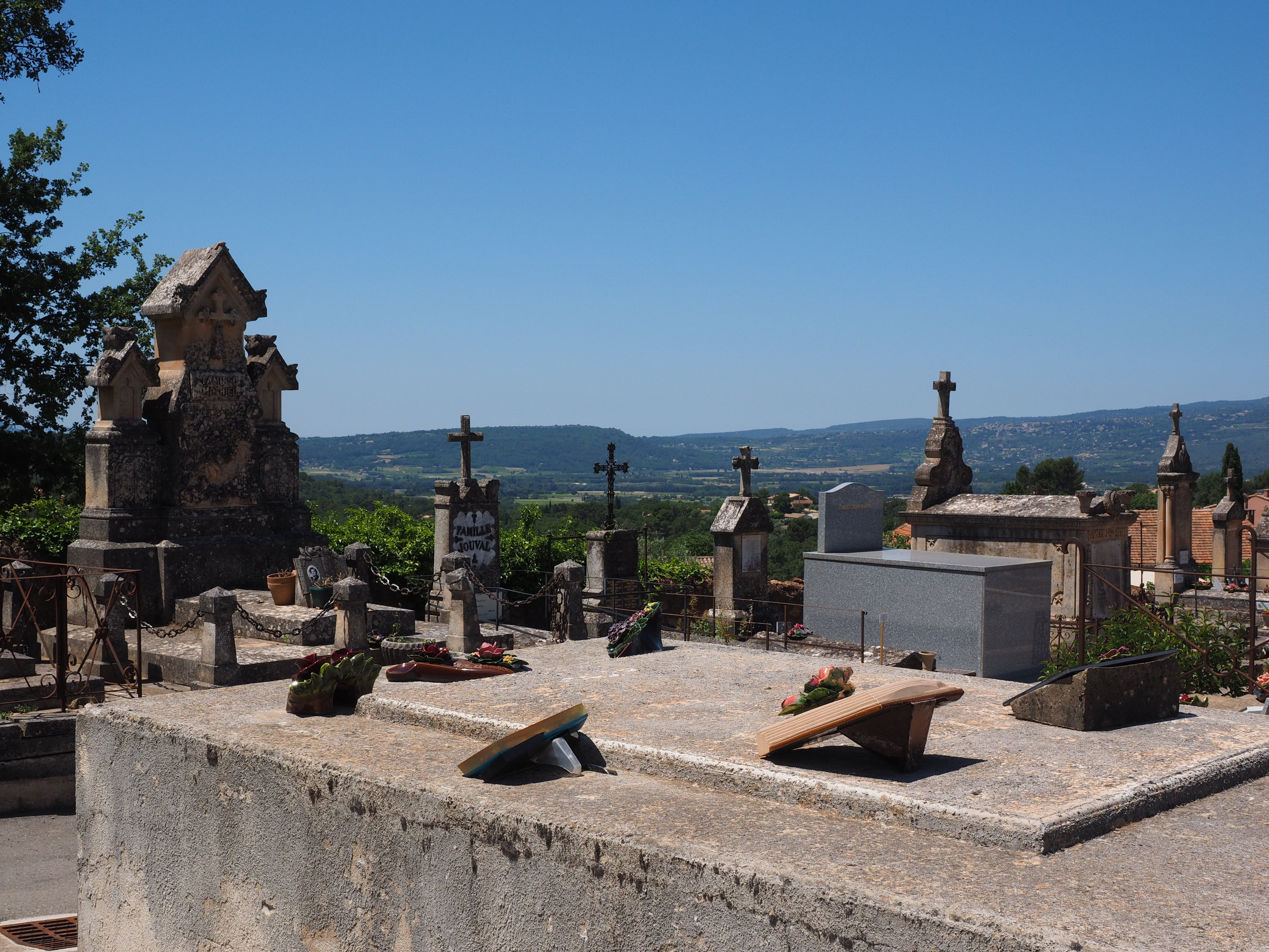 clear sky, blue, nature, memorial stone, tombstone, place of worship, commemorate, silent, roussillon, historically, gravestone, sunlight, monumental, cemetery, HD Wallpaper