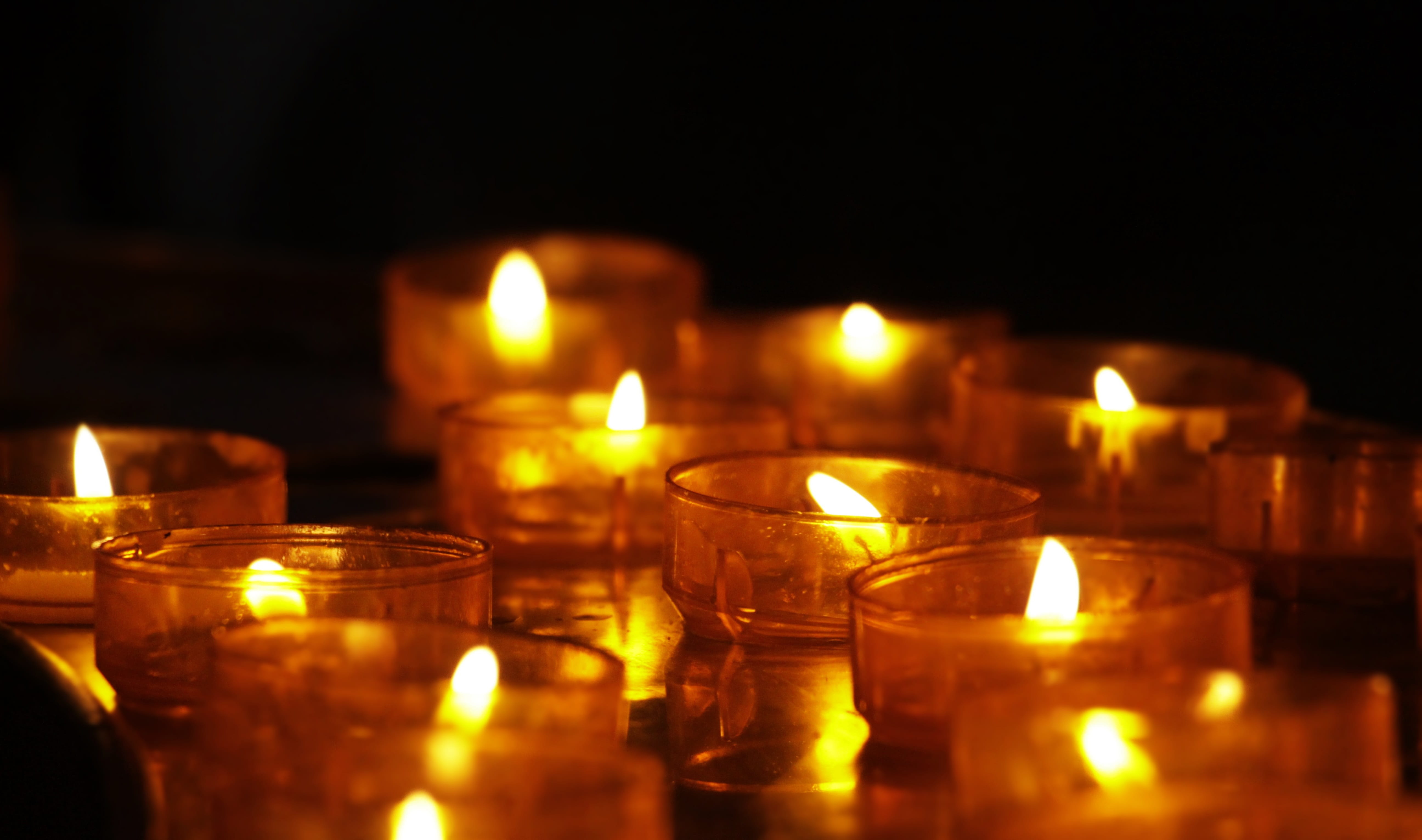 reflection, glowing, commemorate, memorial lights, atmosphere, tea lights, church, prayer, large group of objects, close-up, contemplative, spirituality, HD Wallpaper