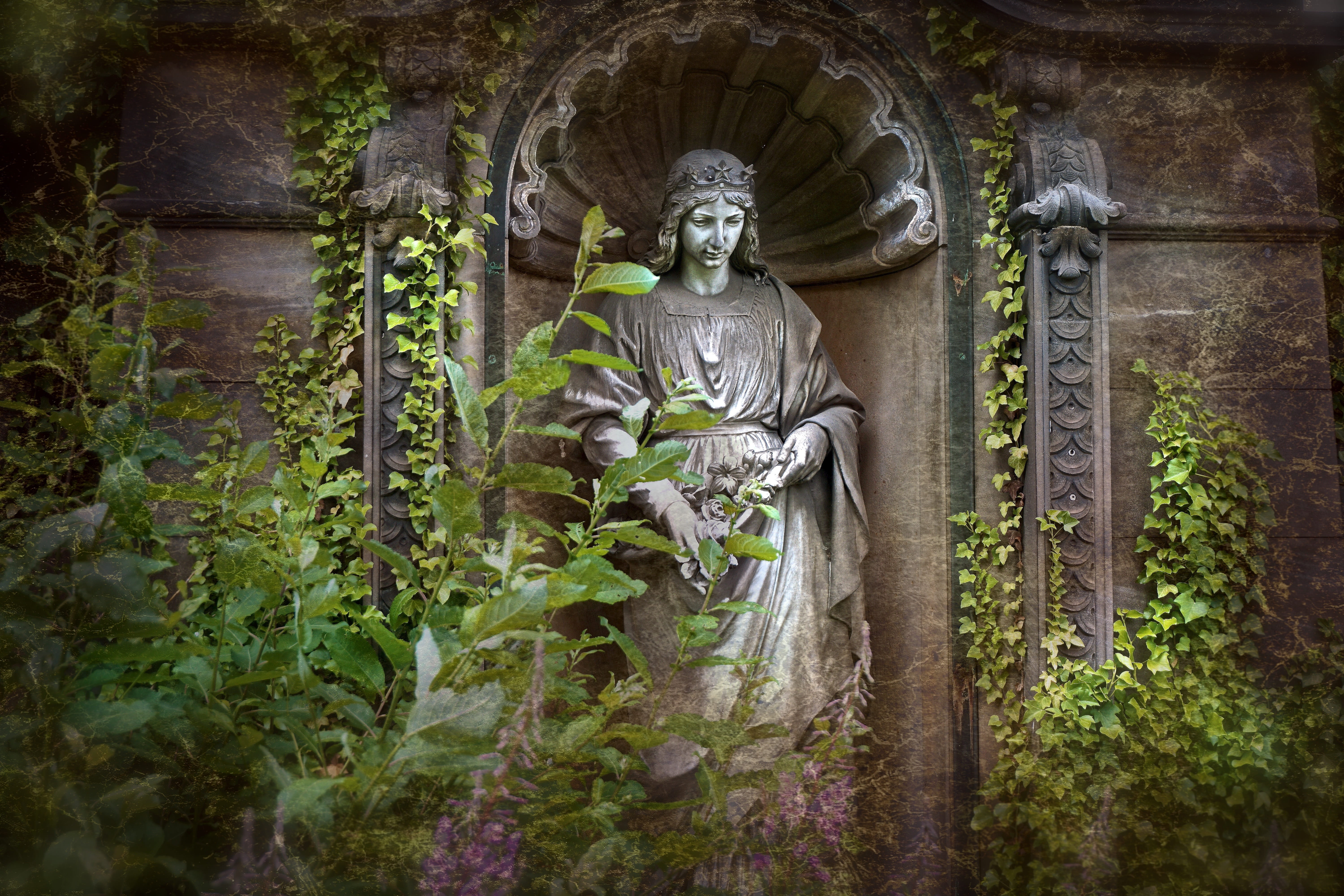 tree, spooky, farewell, solid, commemorate, no people, male likeness, religious, human representation, tomb, 5K, sculpture, memorial, prayer, tomb figure, HD Wallpaper