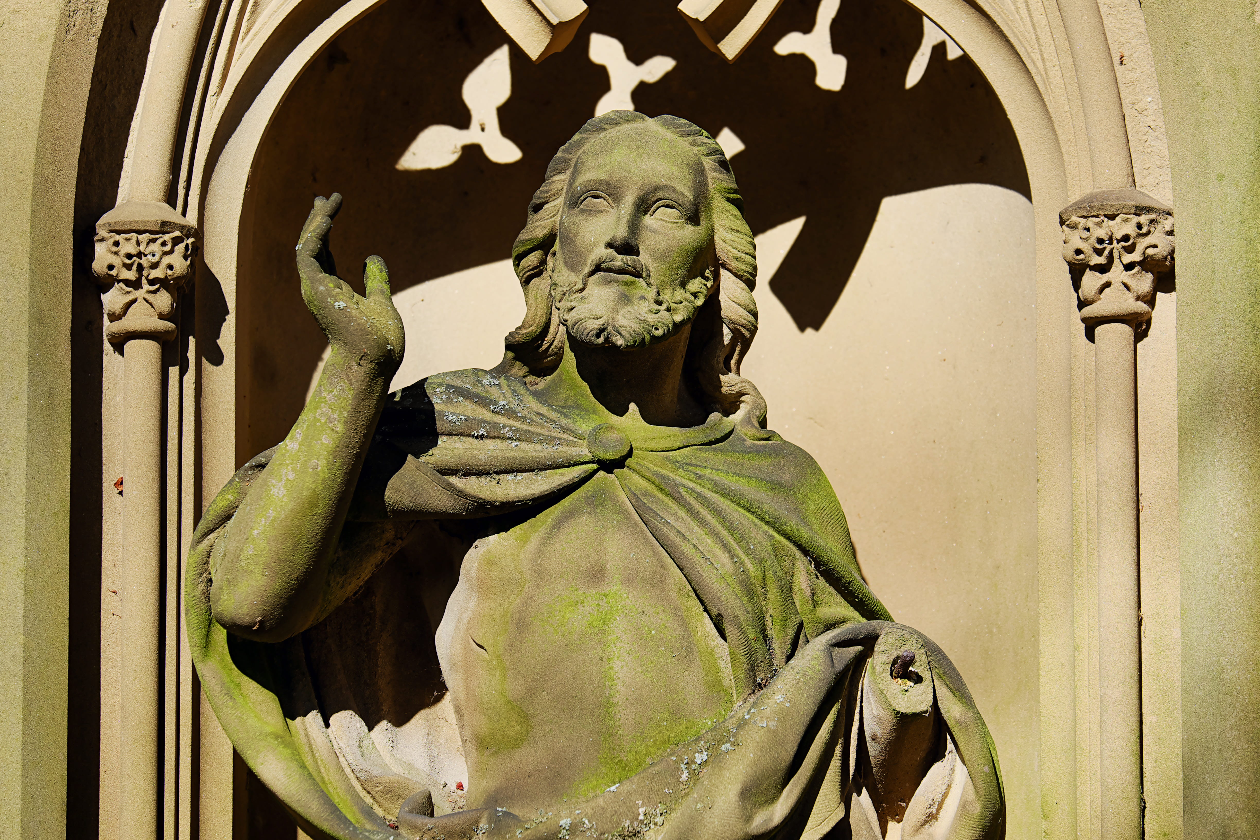 christ, close-up, tombstone, steinmetz, holy, jesus, no people, stone, artwork, symbol, the past, resting place, jesus christ, sculptor, death, angel, art and craft, HD Wallpaper