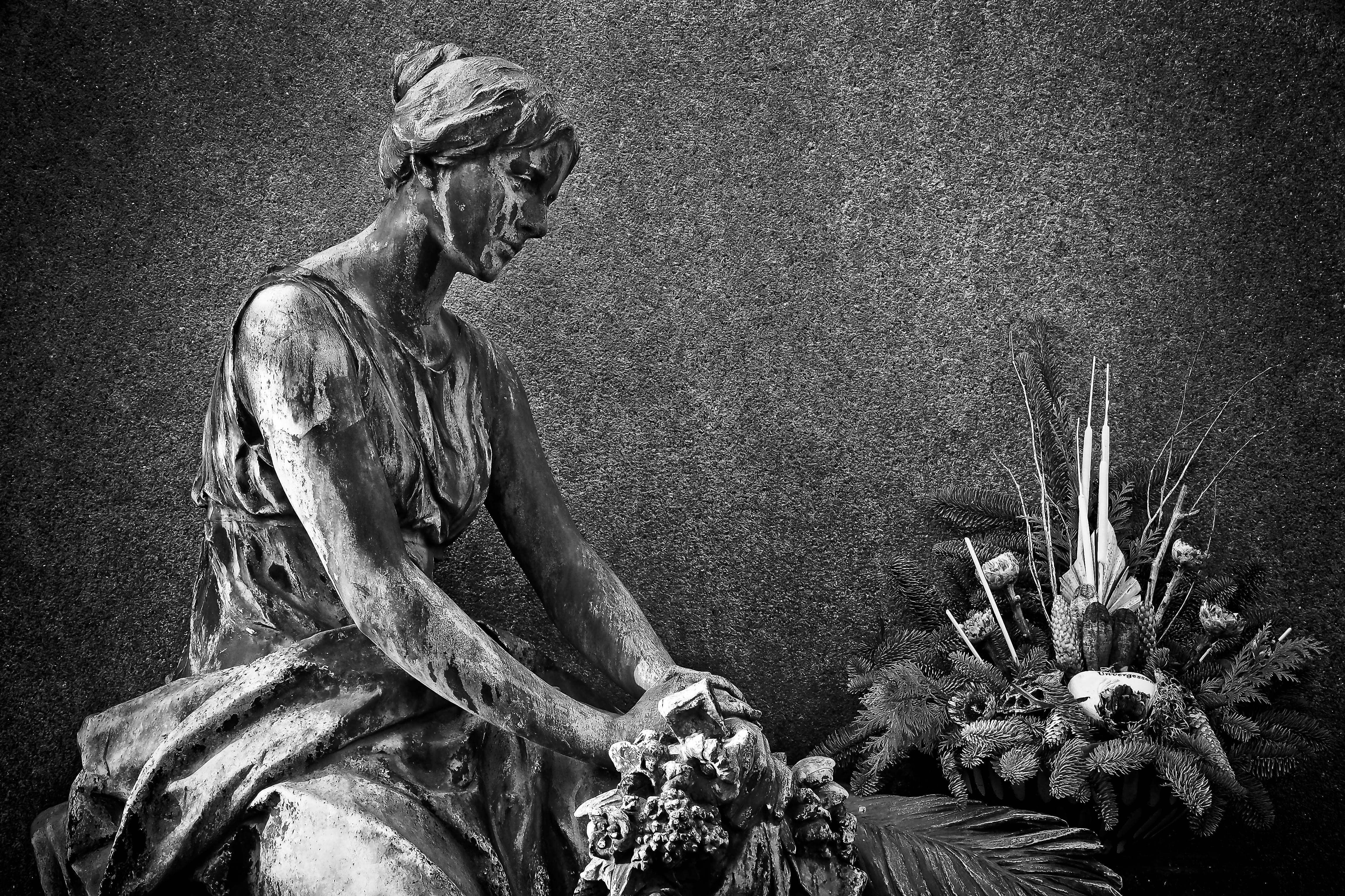 statue, tomb, rest, people, weathered, tombstone, one person, art and craft, one man only, old-fashioned, representation, death, spirituality, peaceful, HD Wallpaper