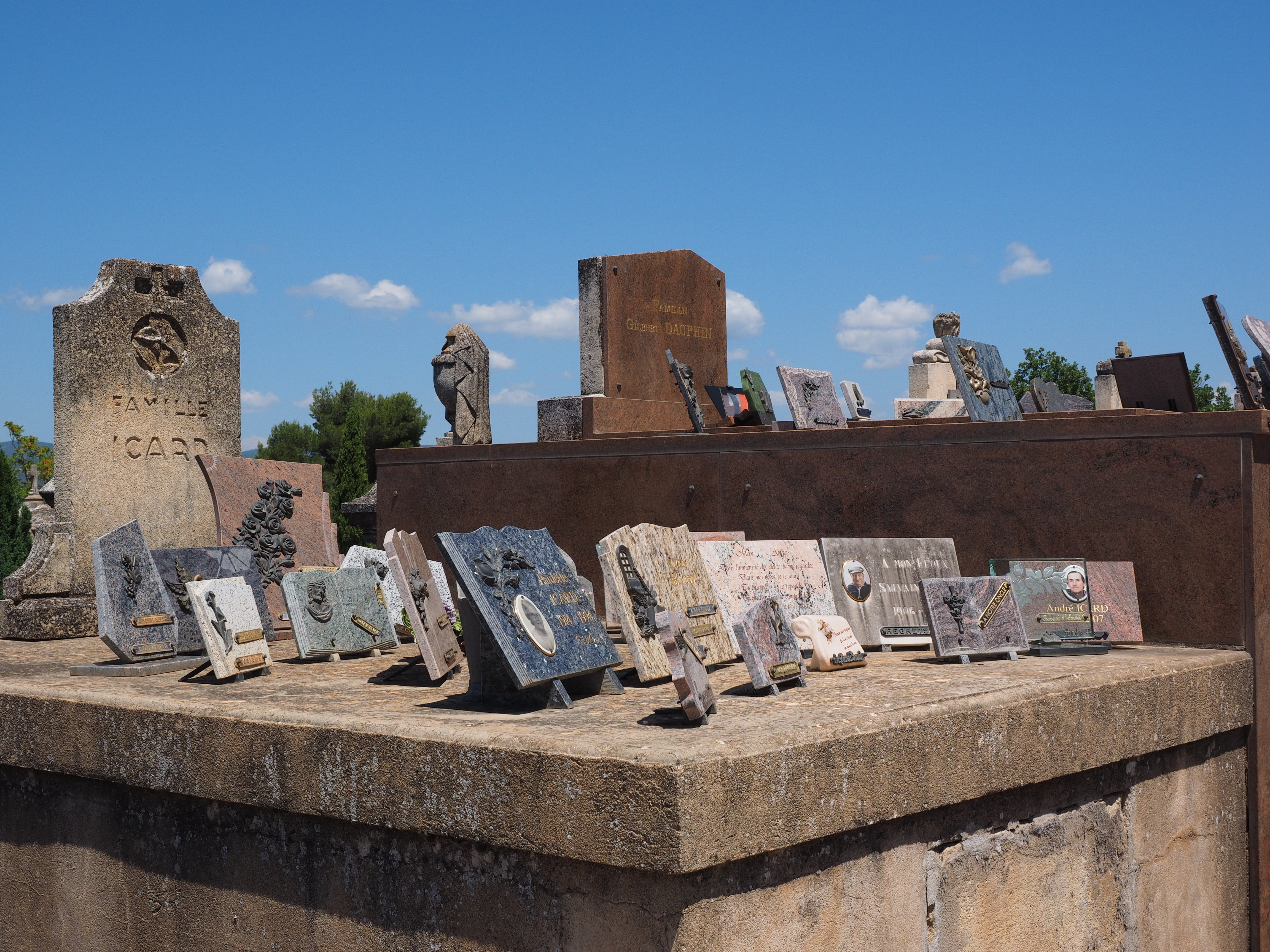 religion, deceased, craft, memory, building exterior, funeral place, farewell, christianity, commemorate, survivors, 4K, cross, outdoors, cloud - sky, HD Wallpaper