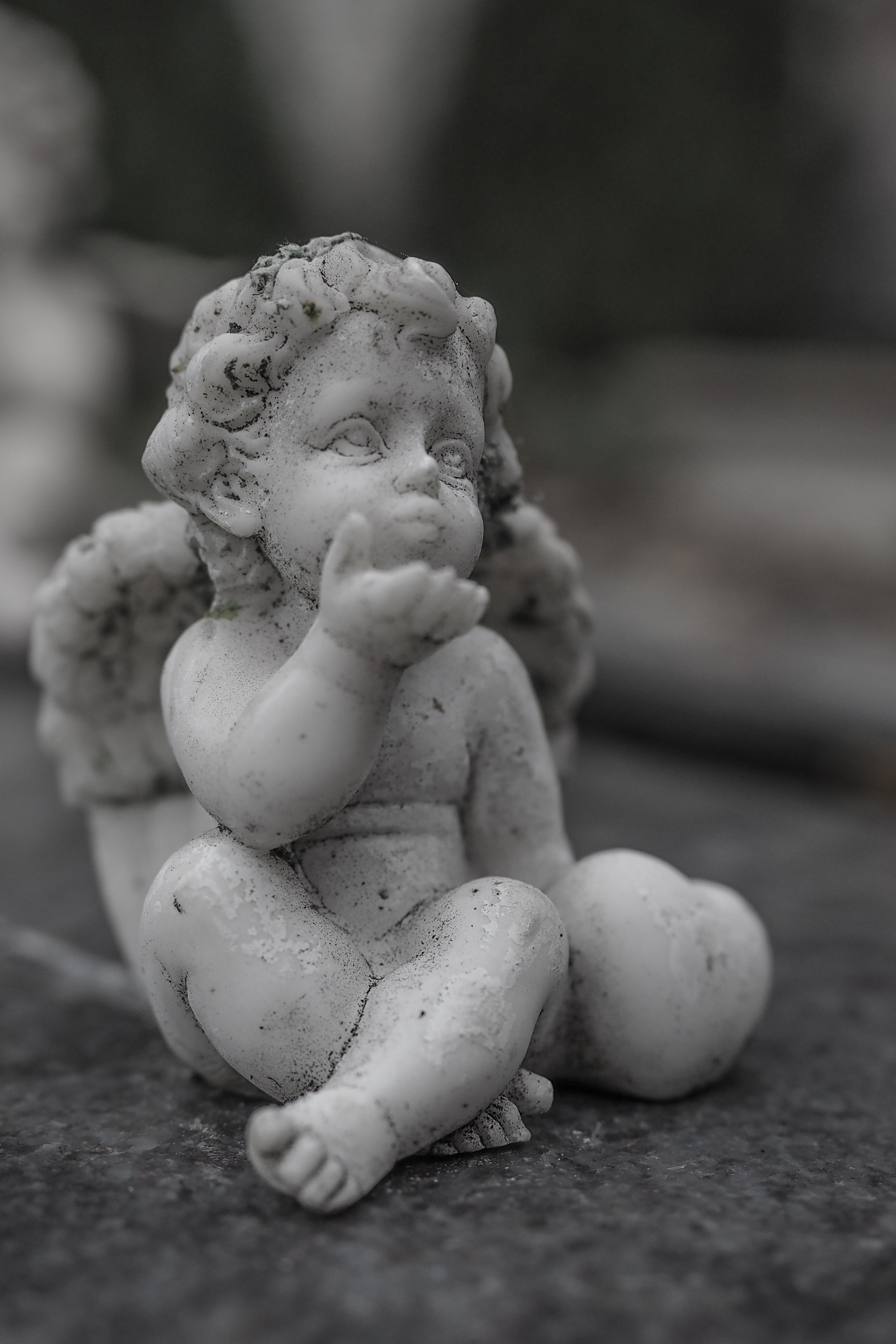 face, freshness, day, angel, statue, angel figure, grabschmuck, love, reflection, selective focus, stone, religion, memorial, nature, condolences, kusshand, Phone HD Wallpaper