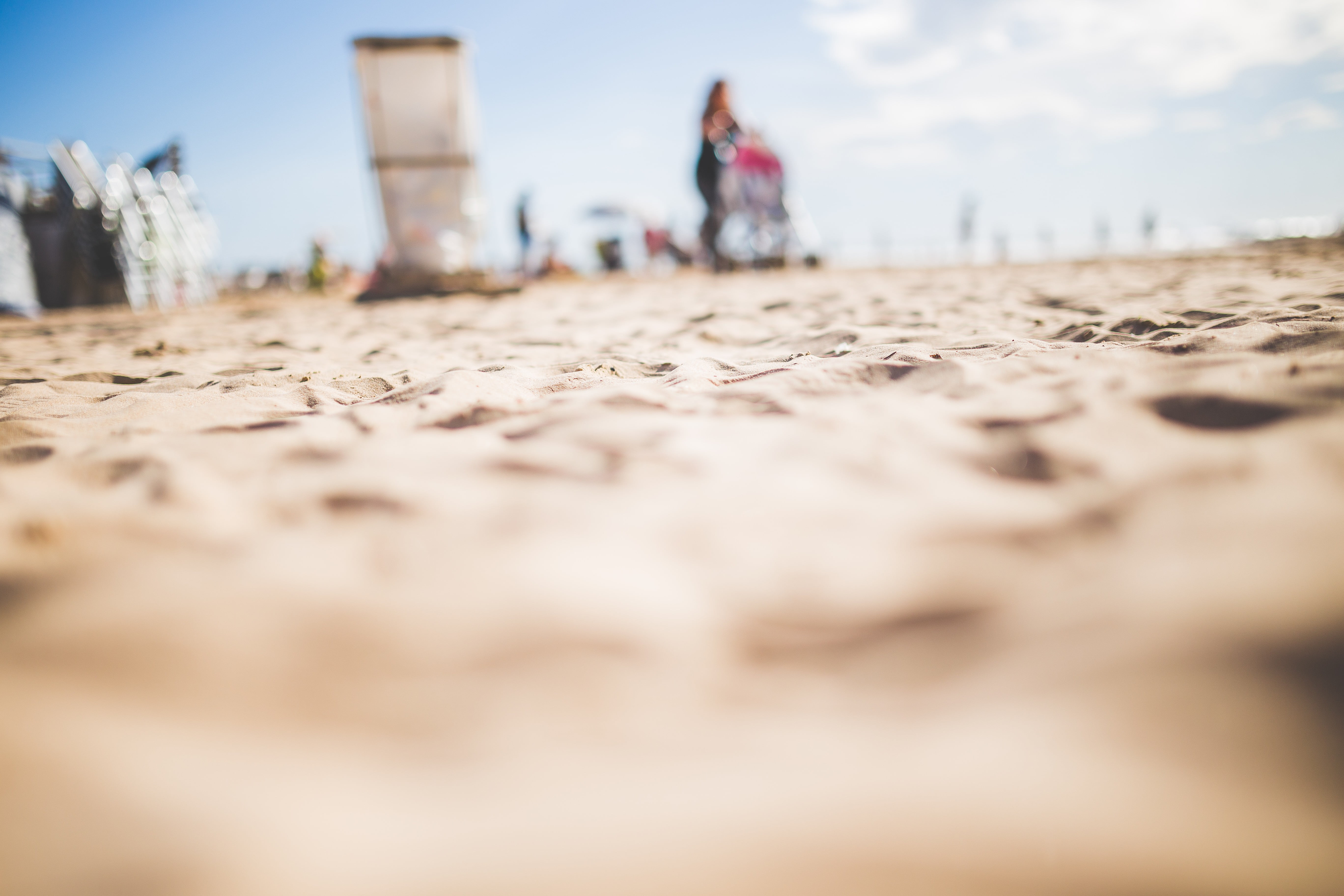 walking, nature, brown, one person, sand, lifestyles, soil, beach, surface level, full length, day, real people, selective focus, sky, adult, leisure activity, HD Wallpaper