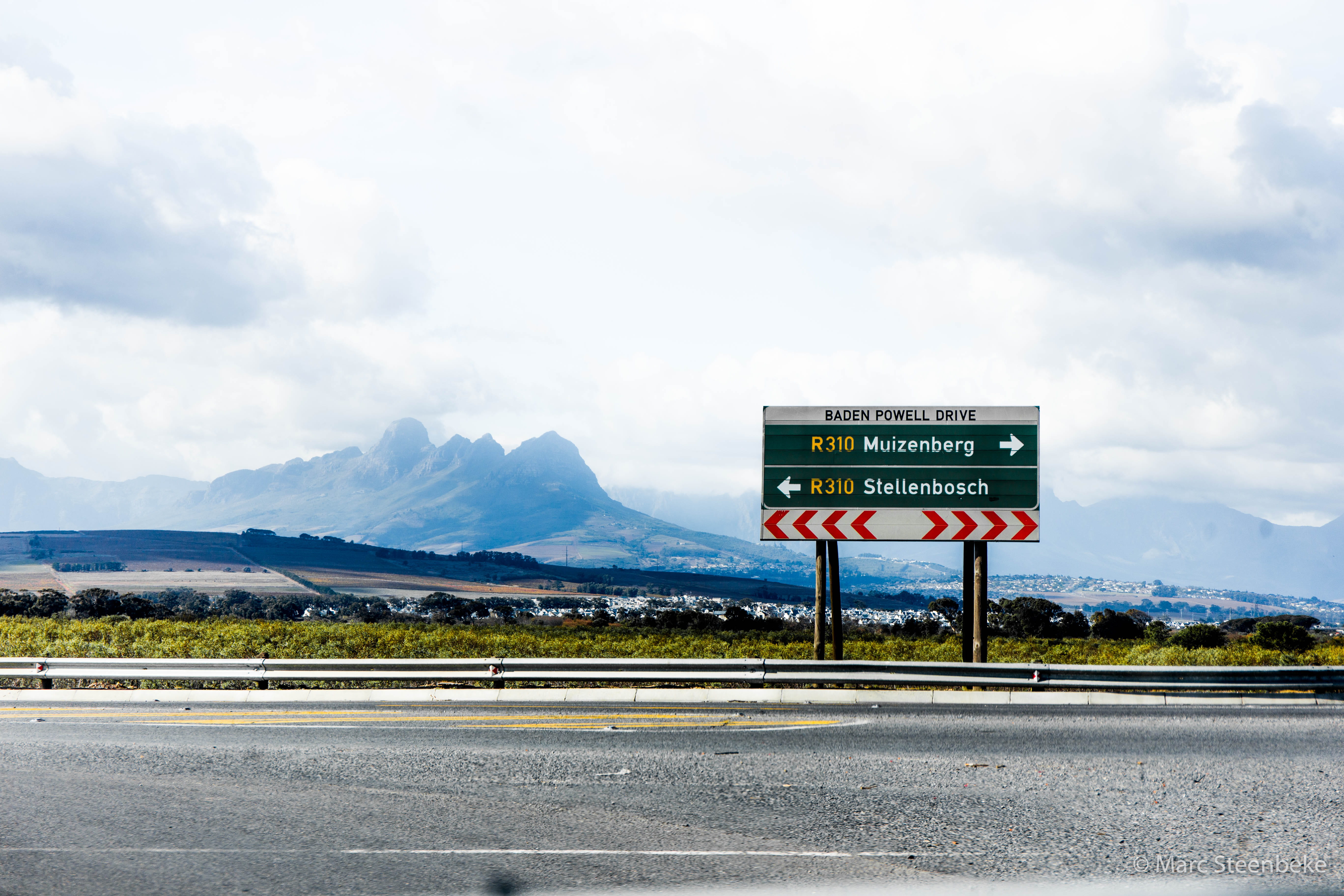 communication, southafrica, road marking, outdoors, trees, 5K, crash barrier, information, western script, mountains, road, cape town, cloud - sky, roadsign, HD Wallpaper