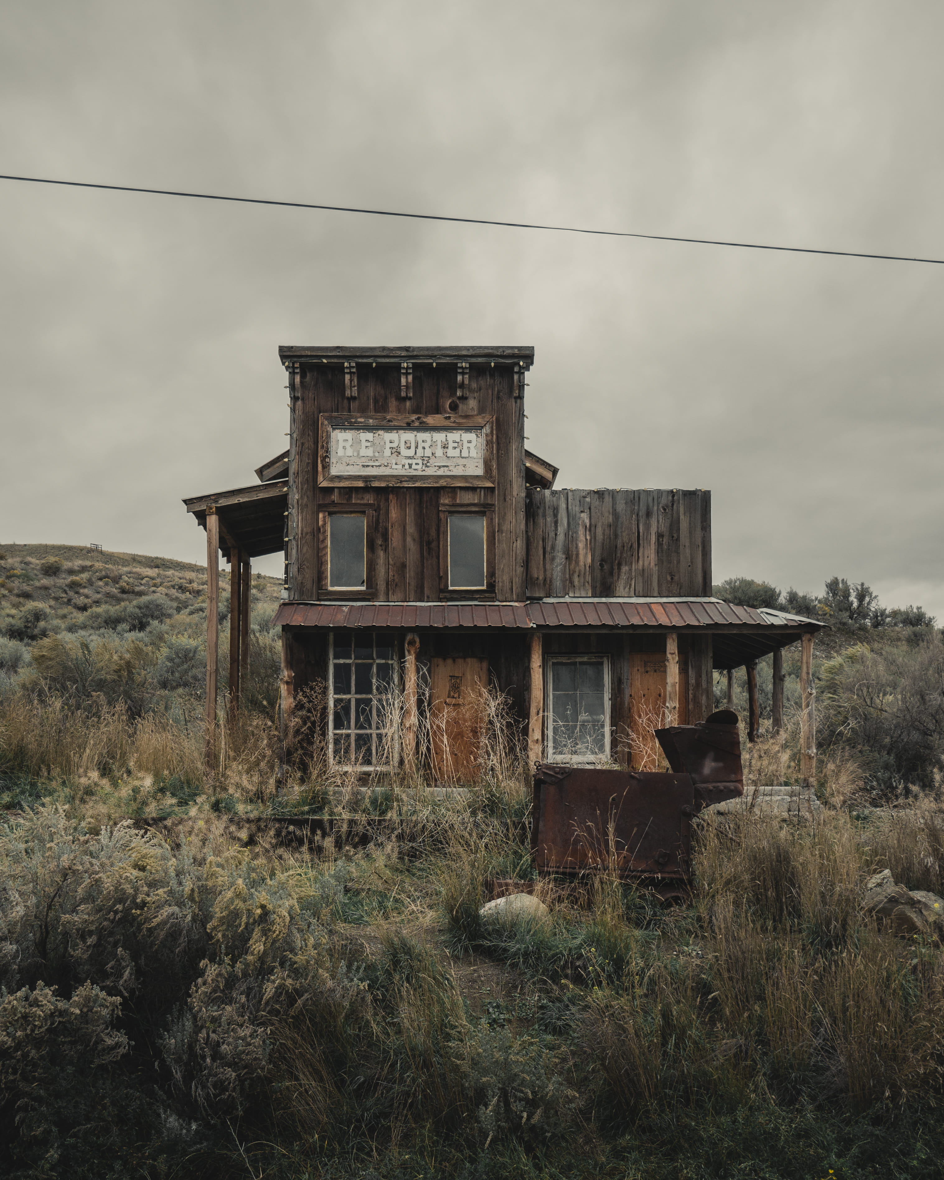no people, old, ghost village, art, land, old house, colline, building, plant, house, field, architecture, ferme, deterioration, farm, grass, built structure, Phone HD Wallpaper