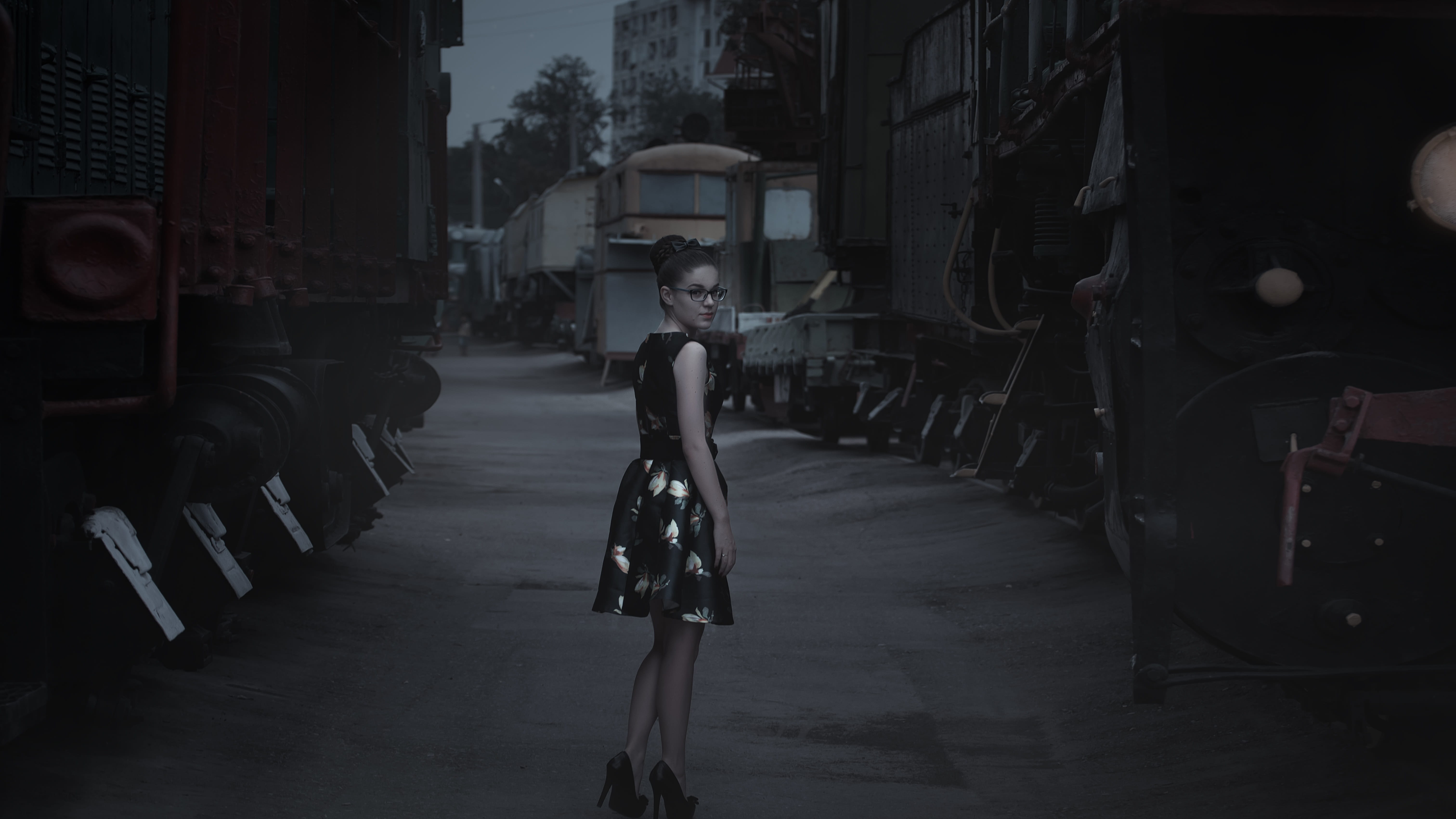 lifestyles, black, trains, clothing, photoshoot, pin up girl, style, queen, portrait, woman in black, transportation, photography, outdoors, view, train, HD Wallpaper