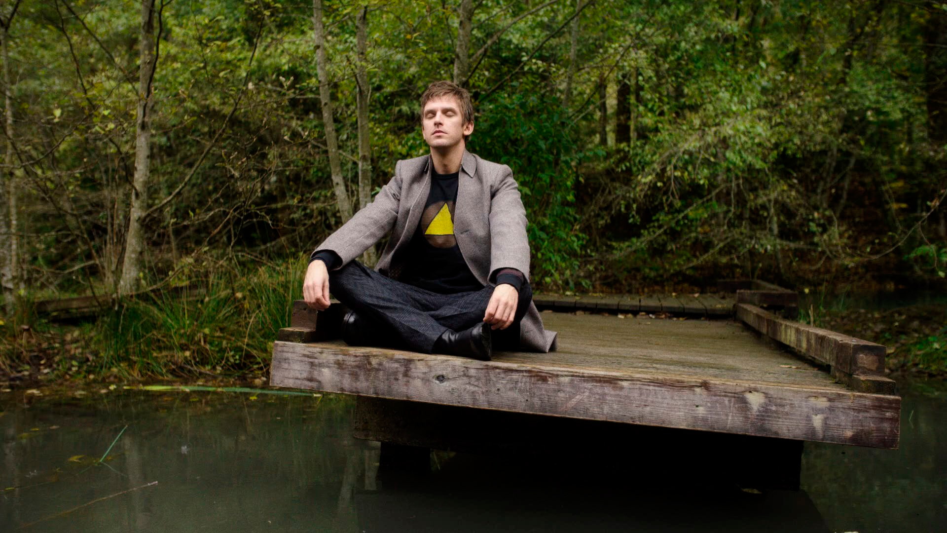 young adult, relaxation, nature, celebrity, 1080P, Legion FX, men, front view, contemplation, water, lake, plant, portrait, adult, wood - material, tree, HD Wallpaper