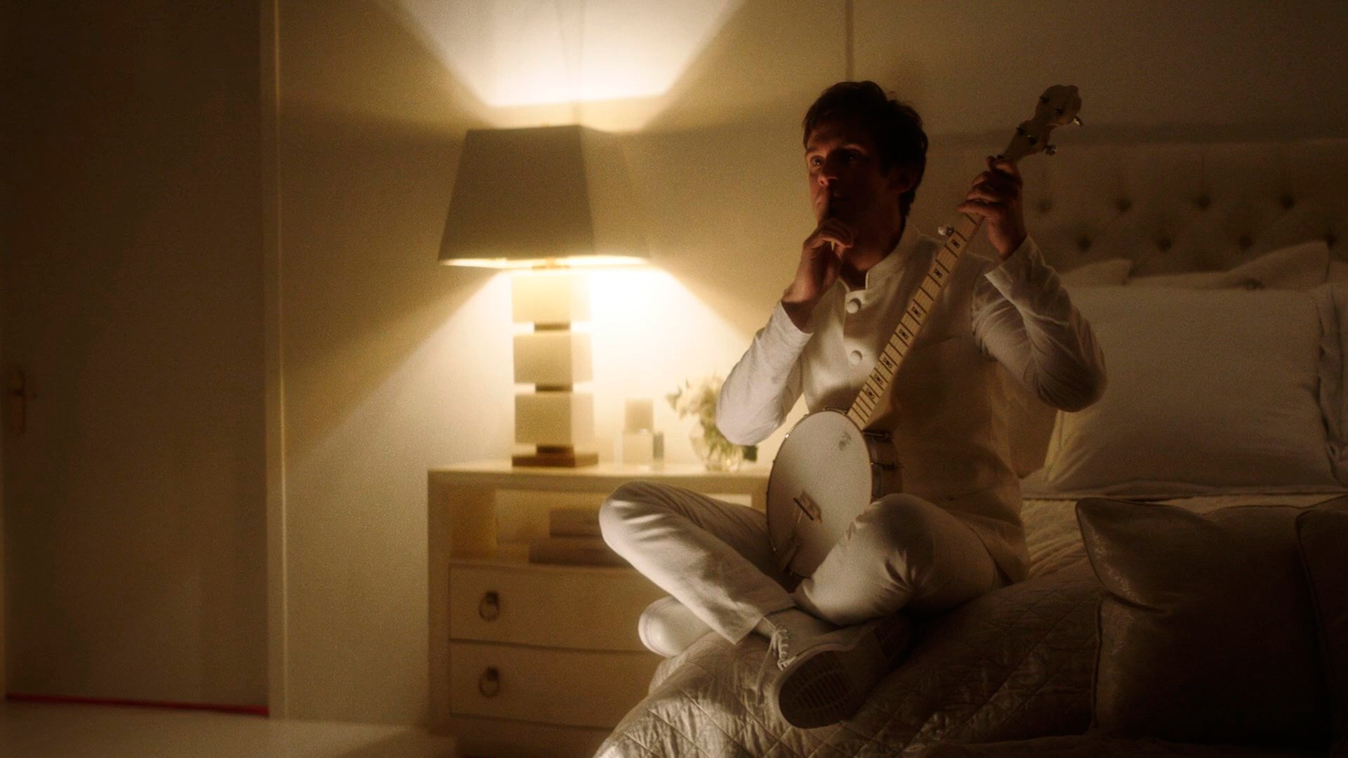 holding, one person, bedroom, Dan Stevens, domestic room, young adult, 1080P, indoors, bed, full length, lifestyles, three quarter length, sofa, Legion FX, HD Wallpaper