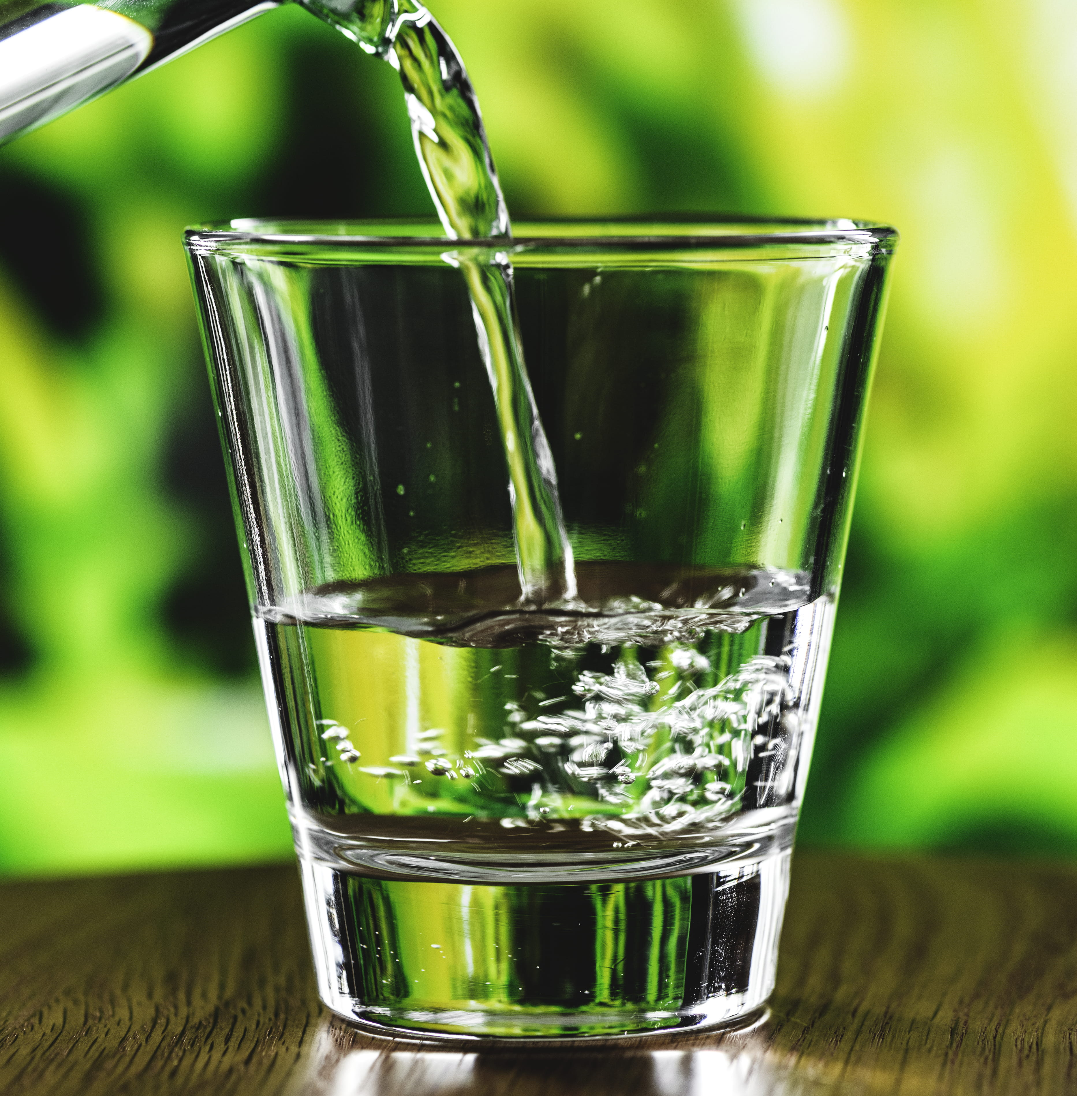 motion, food and drink, pouring, green color, outdoors, no people, focus on foreground, macro, healthy, cold drink, bubbles, transparent, mineral water, Phone HD Wallpaper