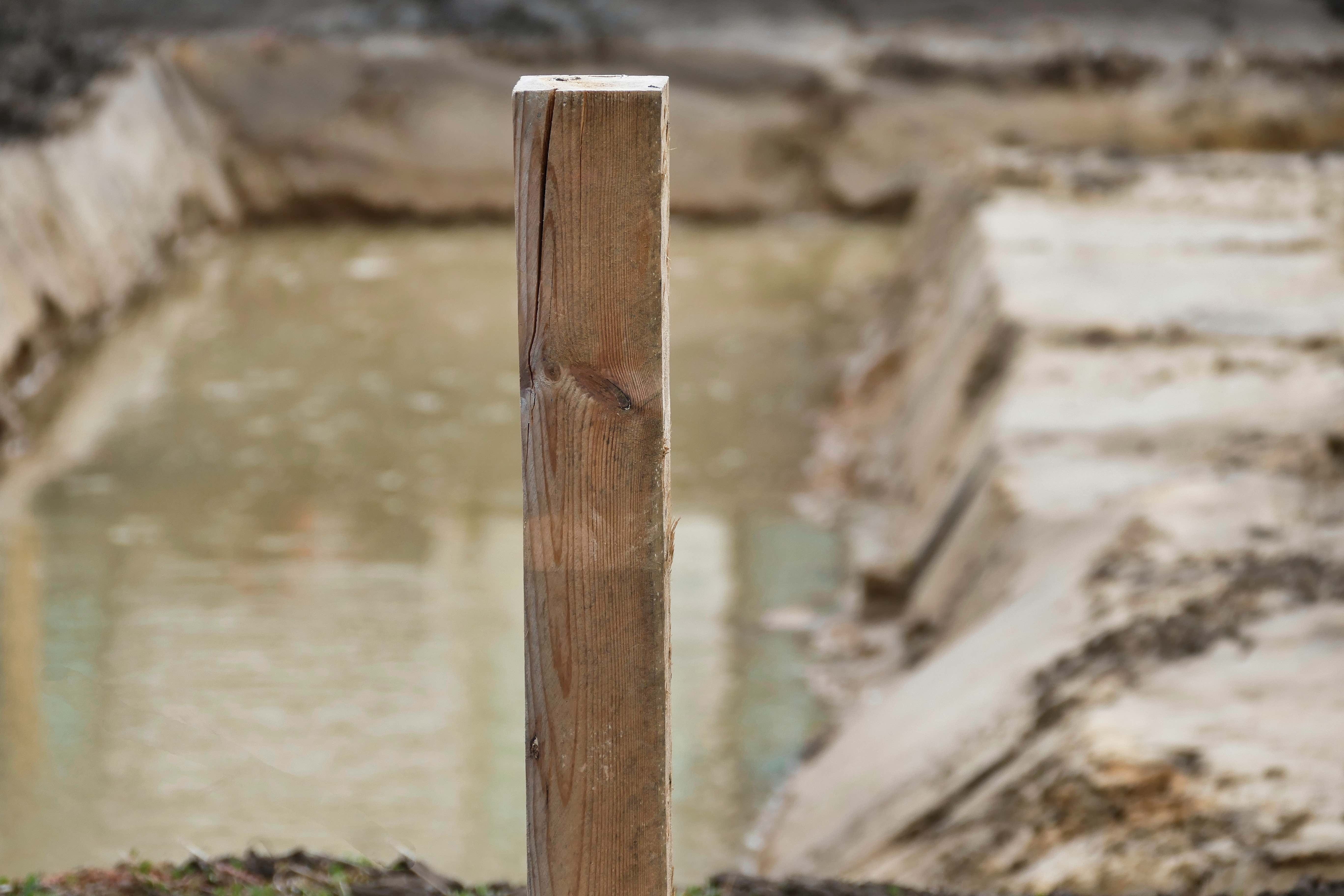wooden post, nature, metal, architectural column, post, close-up, wood - material, focus on foreground, housebuilding, built structure, craft, security, HD Wallpaper