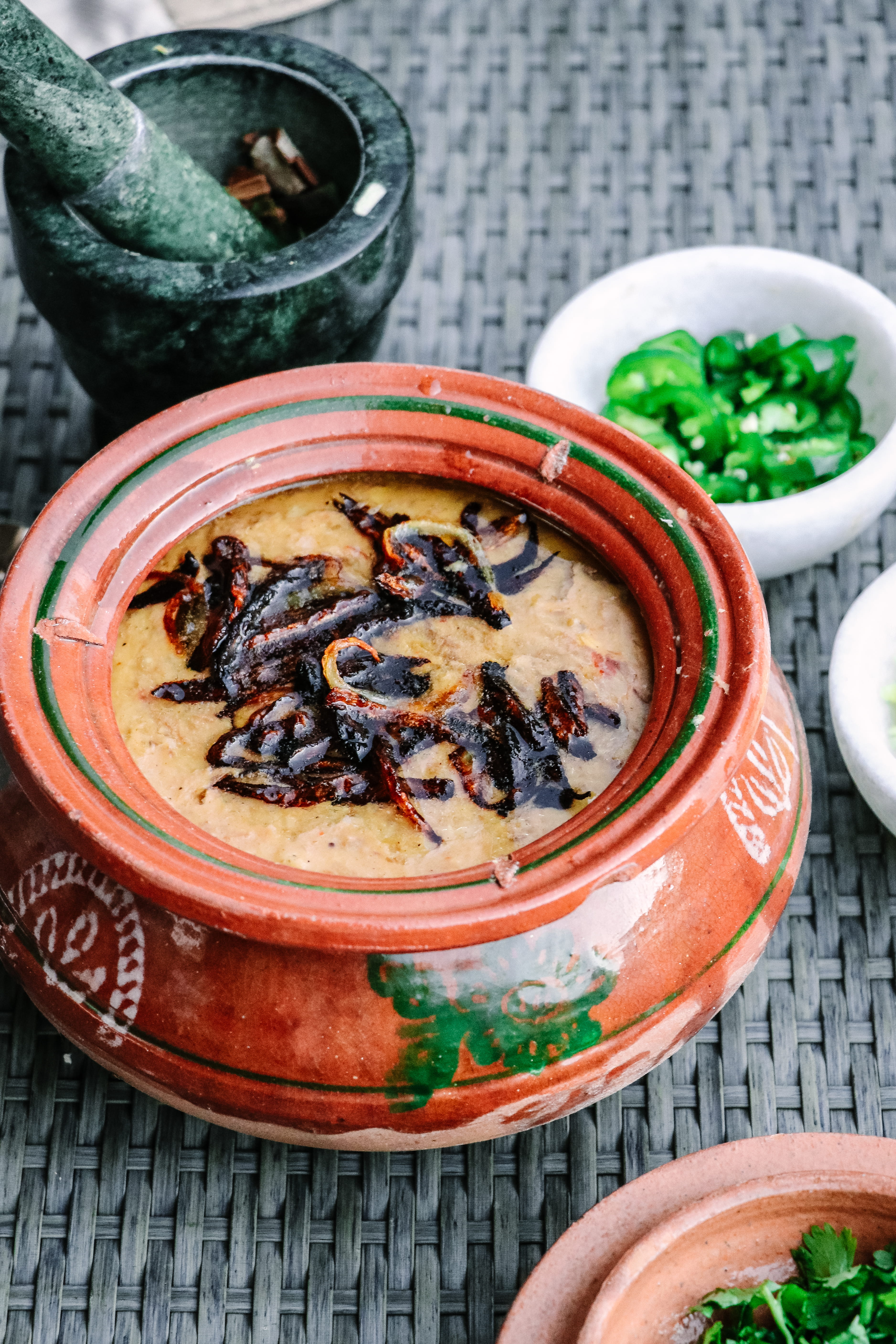 pot, meal, stew, chilli, high angle view, freshness, food and drink, brown, 5K, plate, spice, crockery, peppers, focus on foreground, vegetable, chinese food, Phone HD Wallpaper