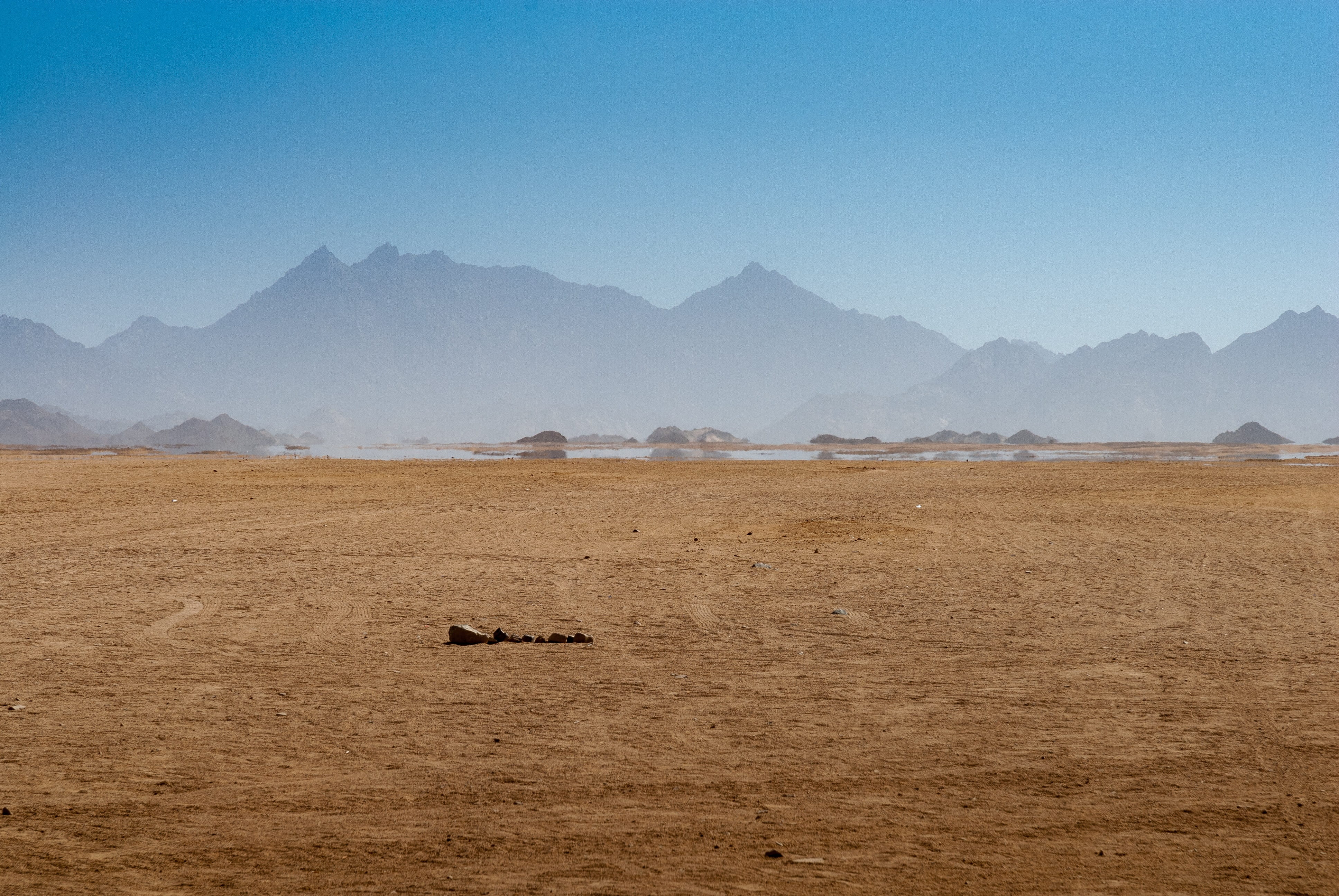 mountain, parched, animal, sky, desert, dry, drought, non-urban scene, no people, animal wildlife, mountain range, scenics - nature, ground, sandy, nature, HD Wallpaper